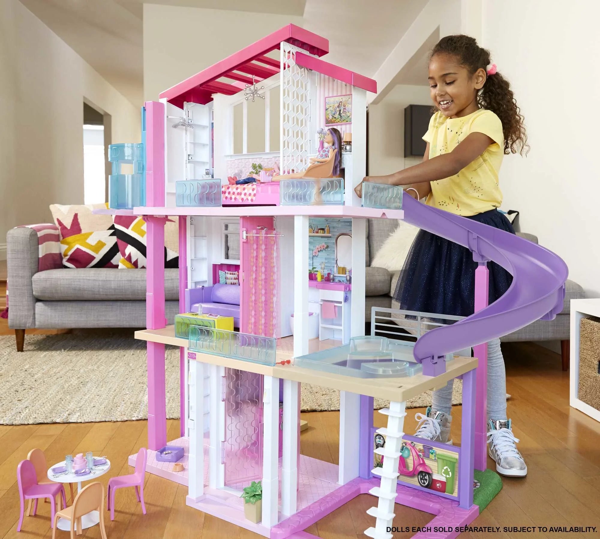 2025 Casa delle bambole Barbie DreamHouse con oltre 70 accessori, ascensore funzionante, luci e suoni