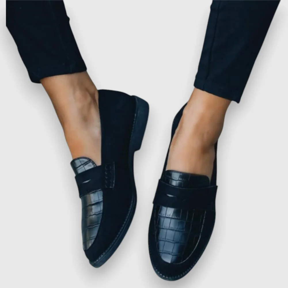 Bequeme Damen Loafer aus Leder mit orthop?discher Unterst��tzung | Handgefertigte Slipper mit weichem Fu?bett und Kroko-Pr?gung