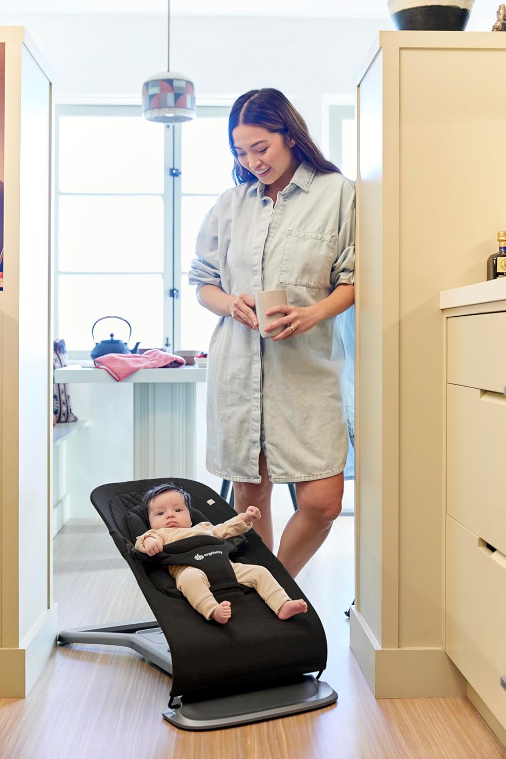 Ergobaby 3-in-1 Evolve Bouncer, Ergonomische Babywippe für Neugeborene ab Geburt bis zum Kleinkind, Babyschaukel mit Neugeboreneneinsatz (2,5 kg - 13,2 kg), Cream