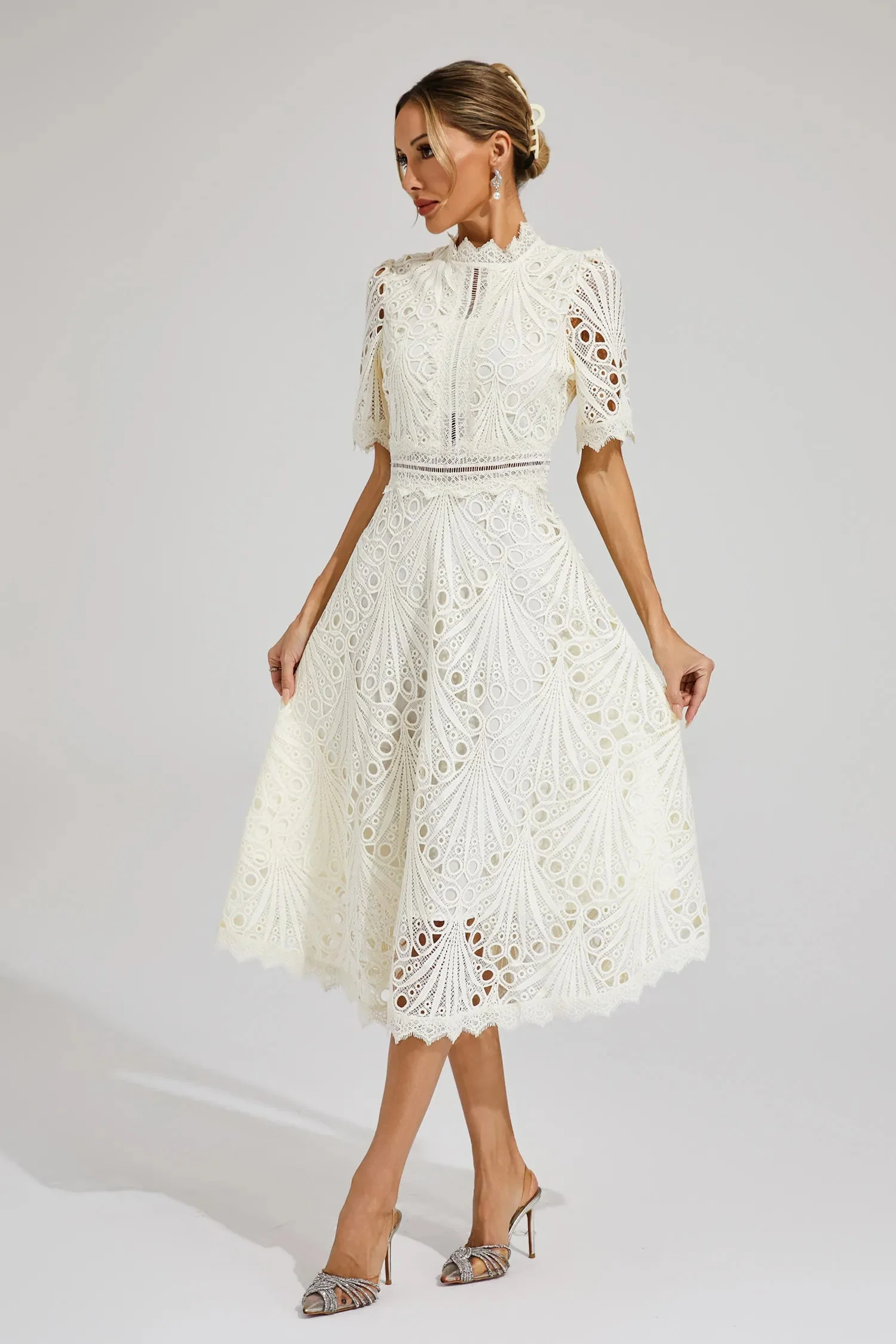 Hochgeschlossenes Guipure-Spitzenkleid in A-Linie | Elegantes Midi-Kleid mit kurzen ?rmeln f��r festliche Anl?sse