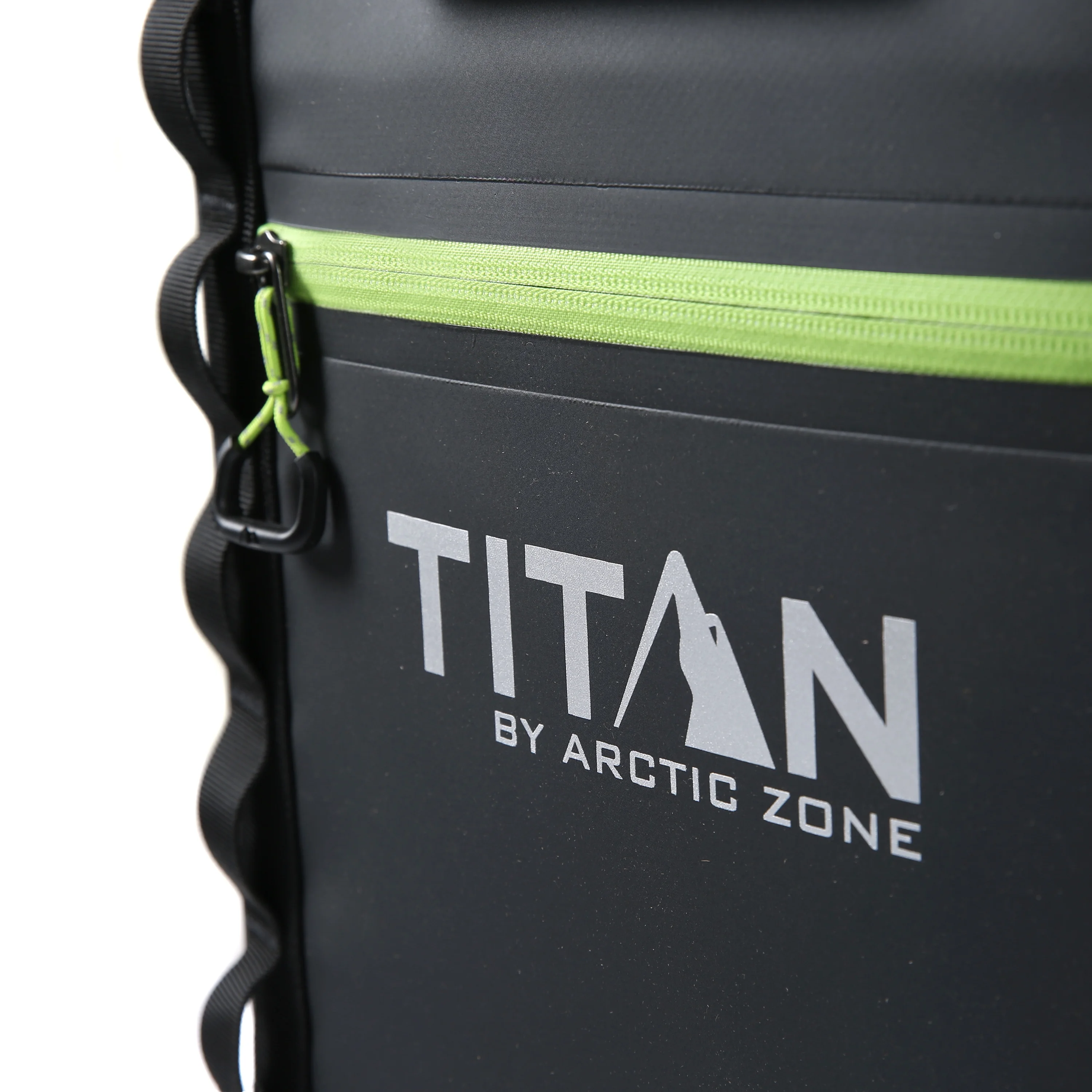 2025 Titan by Arctic Zone Ge?soleerde Soft Cooler, 36 Blik Capaciteit, Waterdicht en Lekbestendig, Zwart/Groen, Verpakking van 1