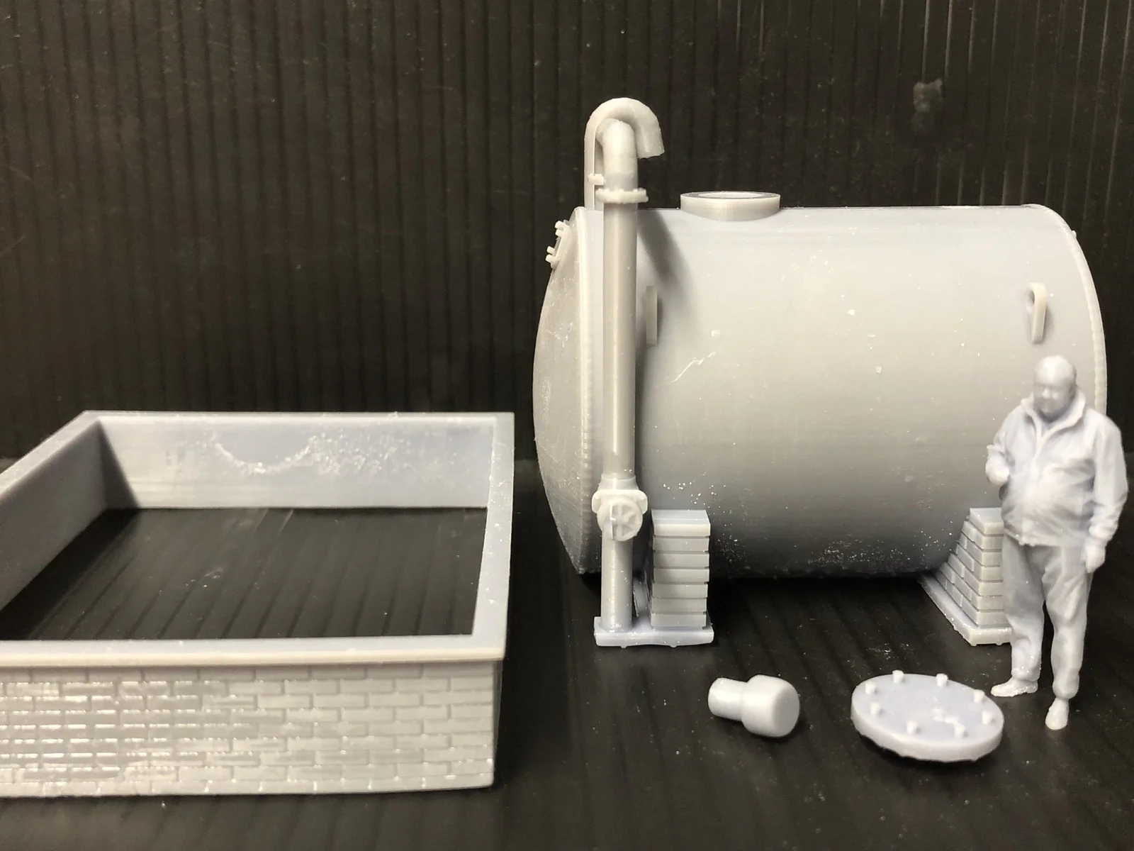 O / O16.5 / 7mm Gauge Single Diesel Tank with bund for a depot or yard