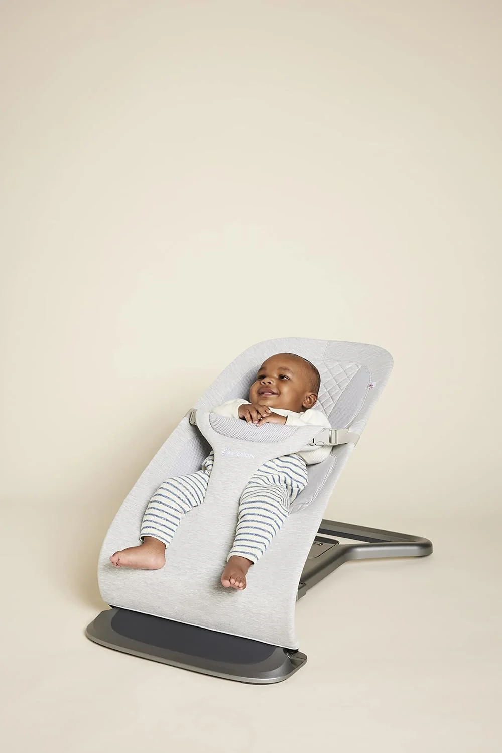 Ergobaby 3-in-1 Evolve Bouncer, Ergonomische wipstoel voor baby's vanaf de geboorte tot peuters, Babyschommel met zitverkleiner voor pasgeborenen (2,5 kg - 13,2 kg), Cream