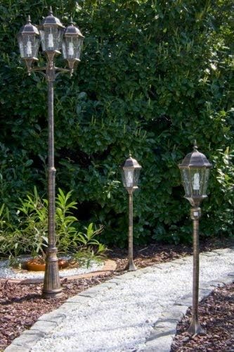 HOFSTEIN Kandelaber Hongkong, Außenwegeleuchte aus Metall/Glas in Braun/Goldfarben/Klar, Wegebeleuchtung 270 cm, 3 x E27, IP44, Wegeleuchte im Retro/Vintage-Design für Garten, Außenbereich, Hof
