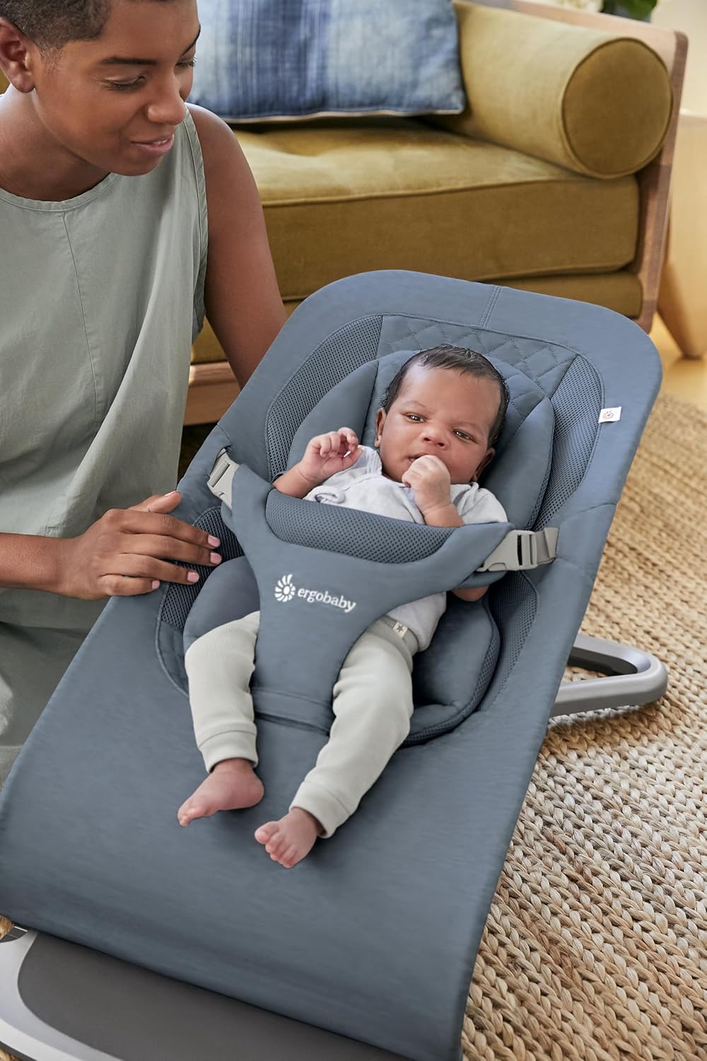 Ergobaby 3-in-1 Evolve Bouncer, Ergonomische Babywippe für Neugeborene ab Geburt bis zum Kleinkind, Babyschaukel mit Neugeboreneneinsatz (2,5 kg - 13,2 kg), Cream