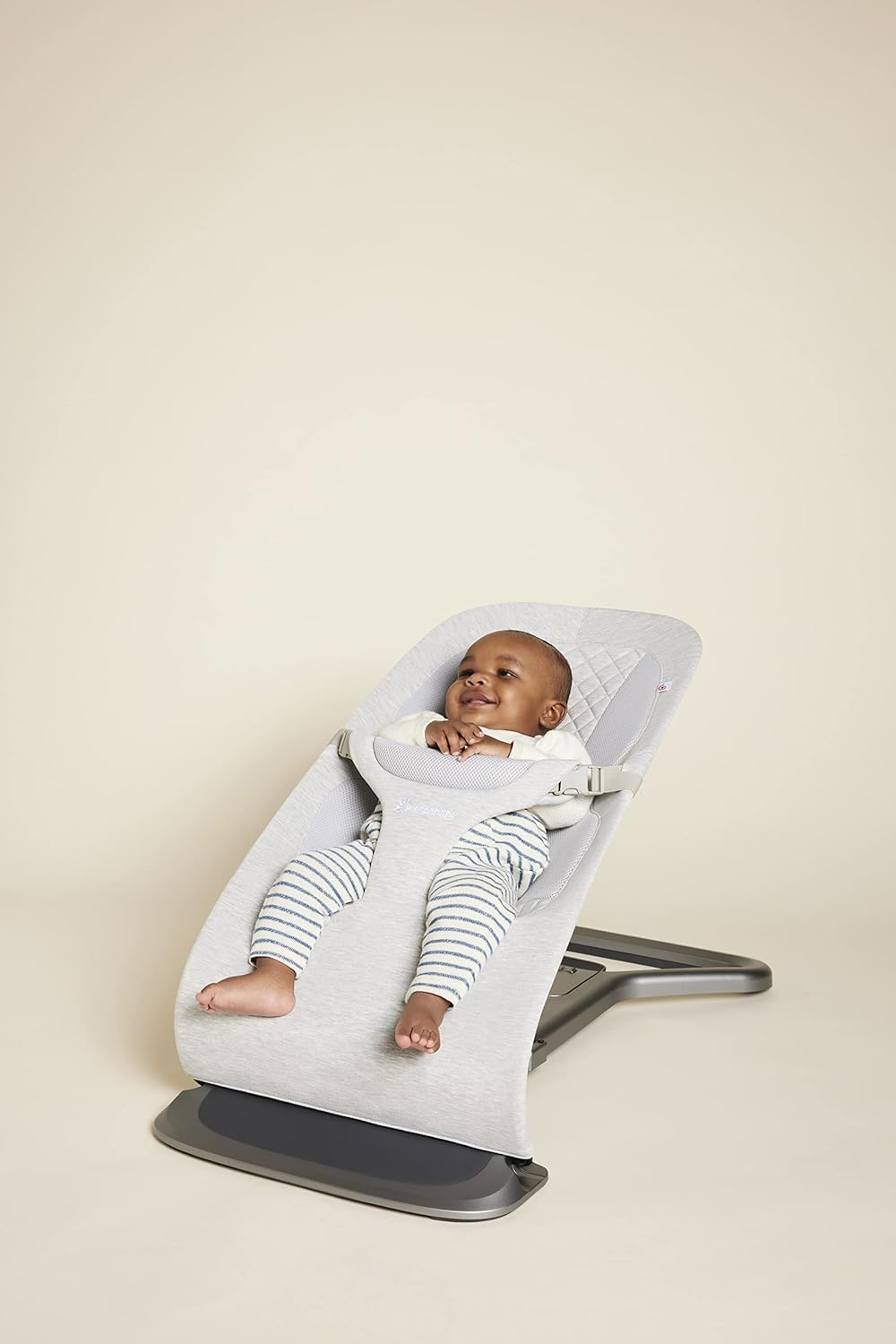 Ergobaby 3-in-1 Evolve Bouncer, Ergonomische Babywippe für Neugeborene ab Geburt bis zum Kleinkind, Babyschaukel mit Neugeboreneneinsatz (2,5 kg - 13,2 kg), Cream