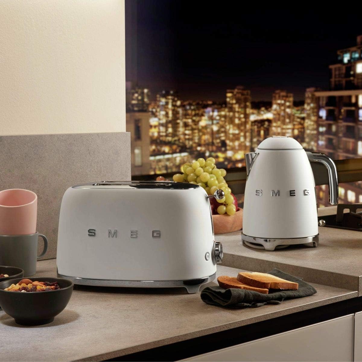 Smeg, 2x2 TSF01CREU -Toaster, 2 Schlitze für 2 Scheiben, 6 Vergoldungsniveaus, Heizfunktion, Abtau- und Bagel- Funktion, Sammelschublade, 950W, Creme
