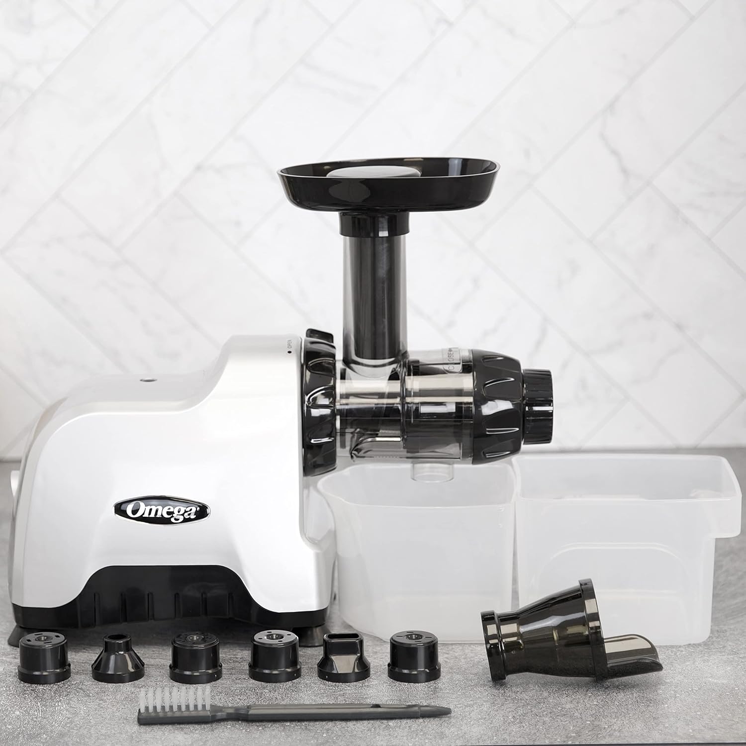 Omega CNC80S Compact Slow Speed Multi-Purpose Nutrition System Juicer Entsafter - Horizontal, Kunststoff, Silber