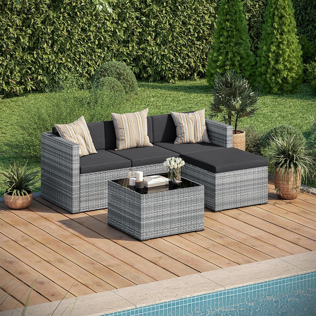 STEELSØN Zethora Rattan Gartenmöbel Set 3-TLG. – Outdoor Sitzgruppe für Garten/Terrasse/Balkon – Gartenlounge mit 3er-Sofa, Hocker & Tisch – Sitzgarnitur Set grau/anthrazit für 4 Personen