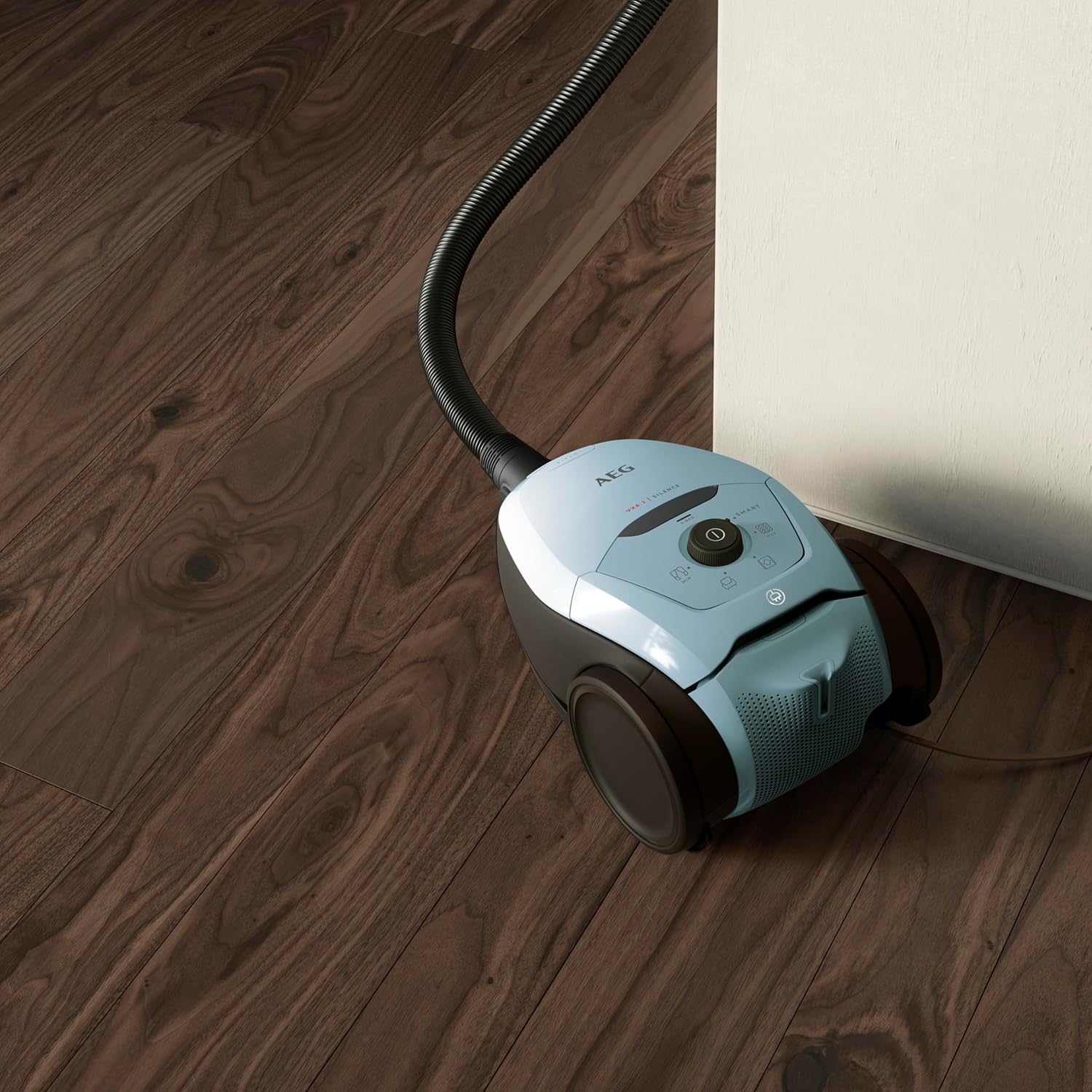 AEG VX82-1-KO Staubsauger / 75% Recyclingmaterial / autom. Saugkraftregulierung / extrem leise auch auf Teppich / Aufnahme von groen + kleinsten Partikeln / langes Kabel / 600W / schwarz