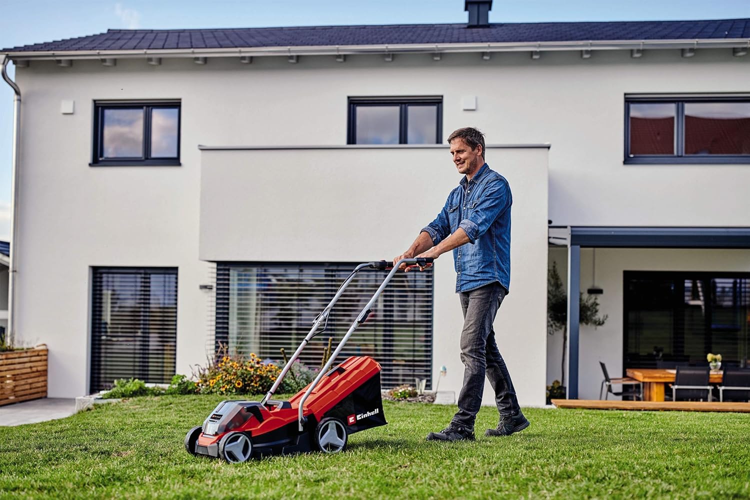 Einhell Akku-Rasenmäher GE-cm 36/33 Li Kit Power X-Change (36 V, 33cm Schnittbreite, bis 250 m2, 30L Fangkorb, 25-65 mm Schnitthöhe, inkl. 2X 2,5 Ah Akkus + 2X Ladegeräte)