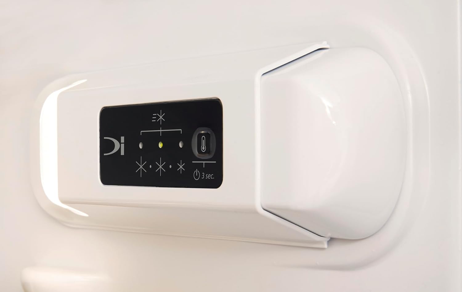 Bauknecht KDI 14S2 Einbau-Kühl-/Gefrierkombination/ Energieeffizienzklasse: E/ Nische 145/ Elektronische Temperaturregelung/ LED-Beleuchtung/ Abtauautomatik im Kühlteil/ Sicherheitsglas