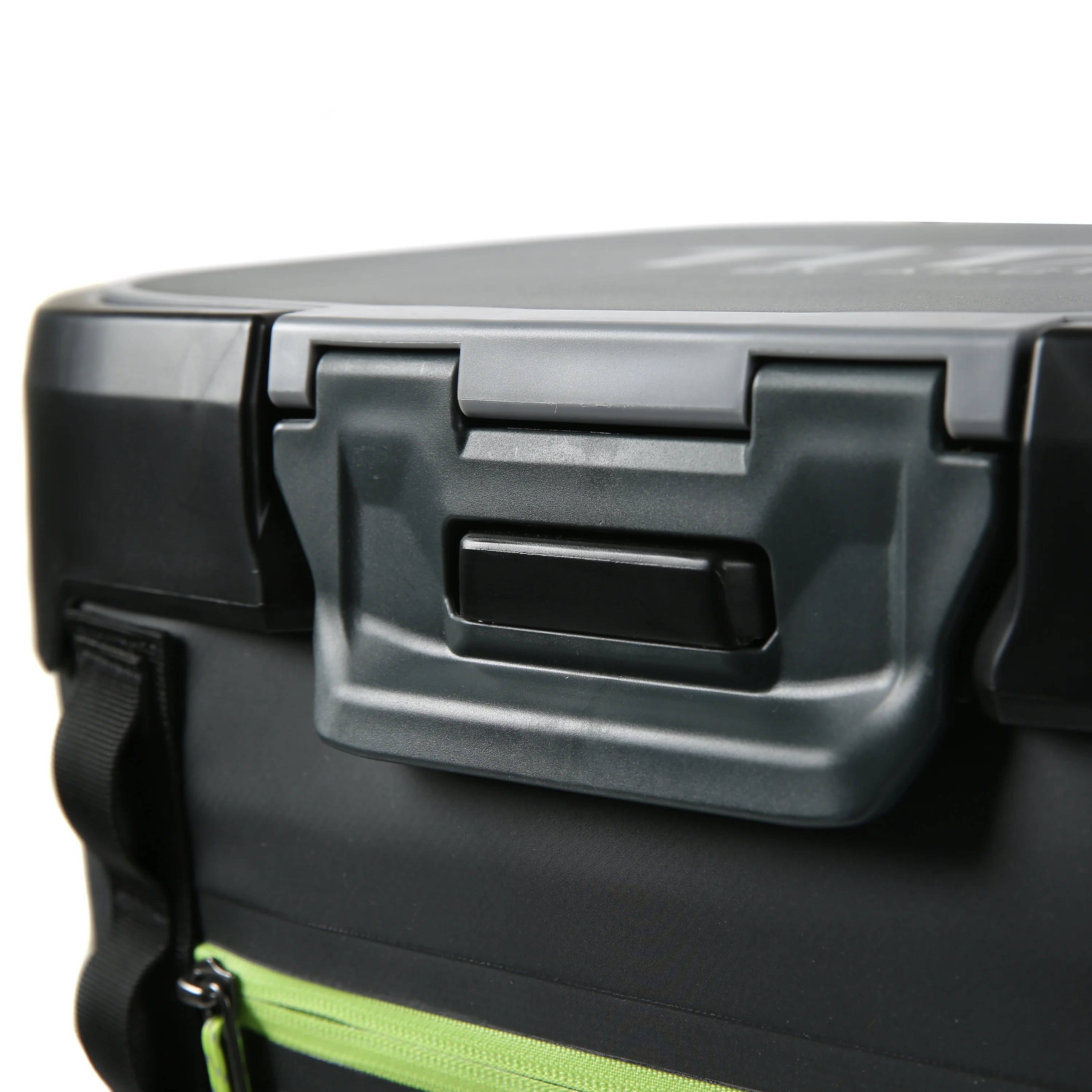 2025 Titan by Arctic Zone Ge?soleerde Soft Cooler, 36 Blik Capaciteit, Waterdicht en Lekbestendig, Zwart/Groen, Verpakking van 1