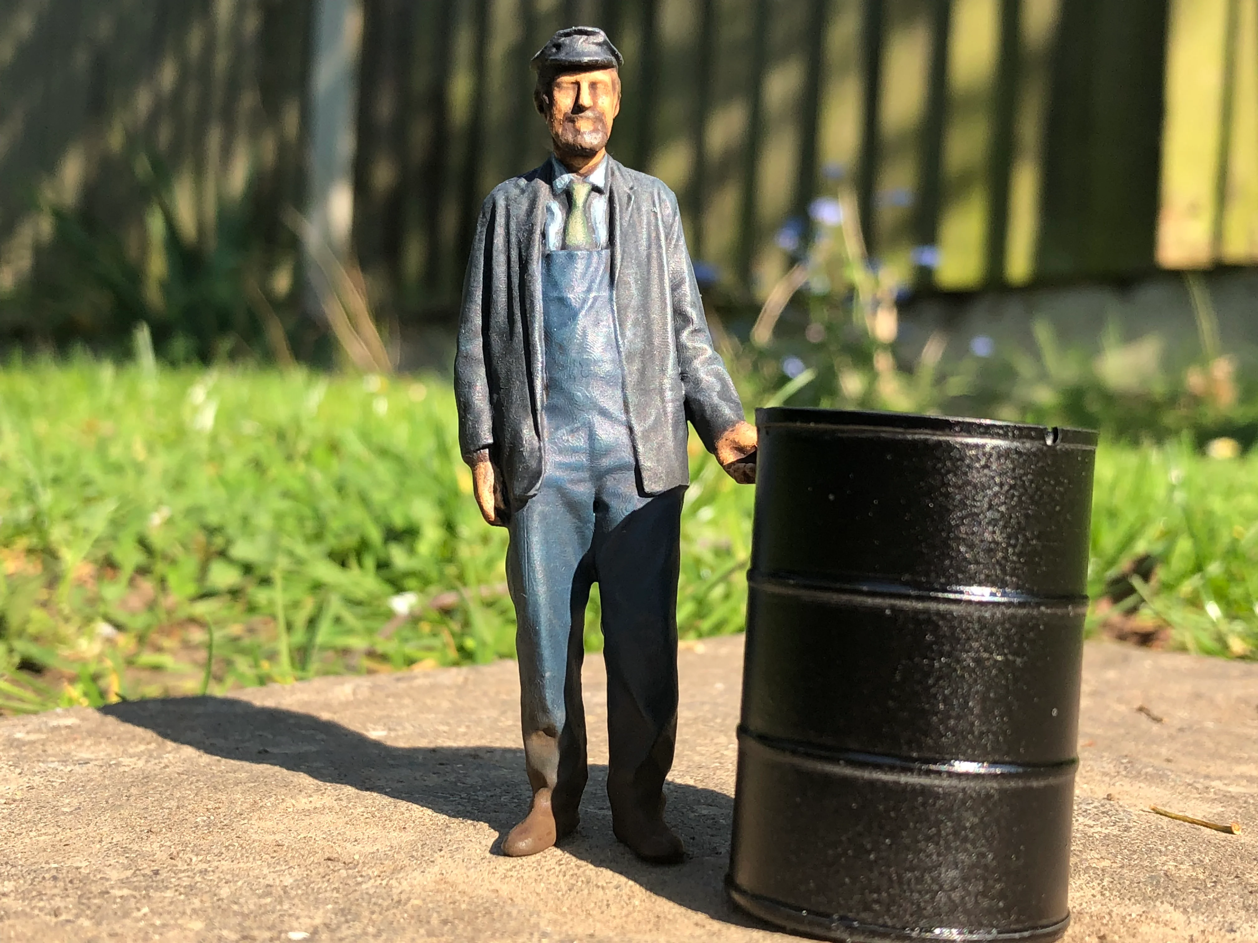 G-Scale figure standing around - 3D scan of a real person - M003 (also GN15)