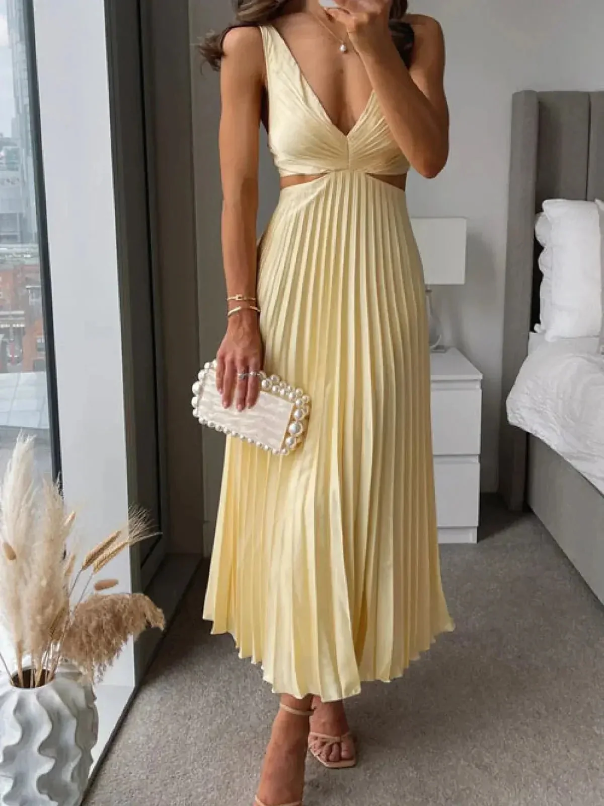 Plissee-Midikleid mit V-Ausschnitt und Cut-outs f��r Hochzeitsg?ste