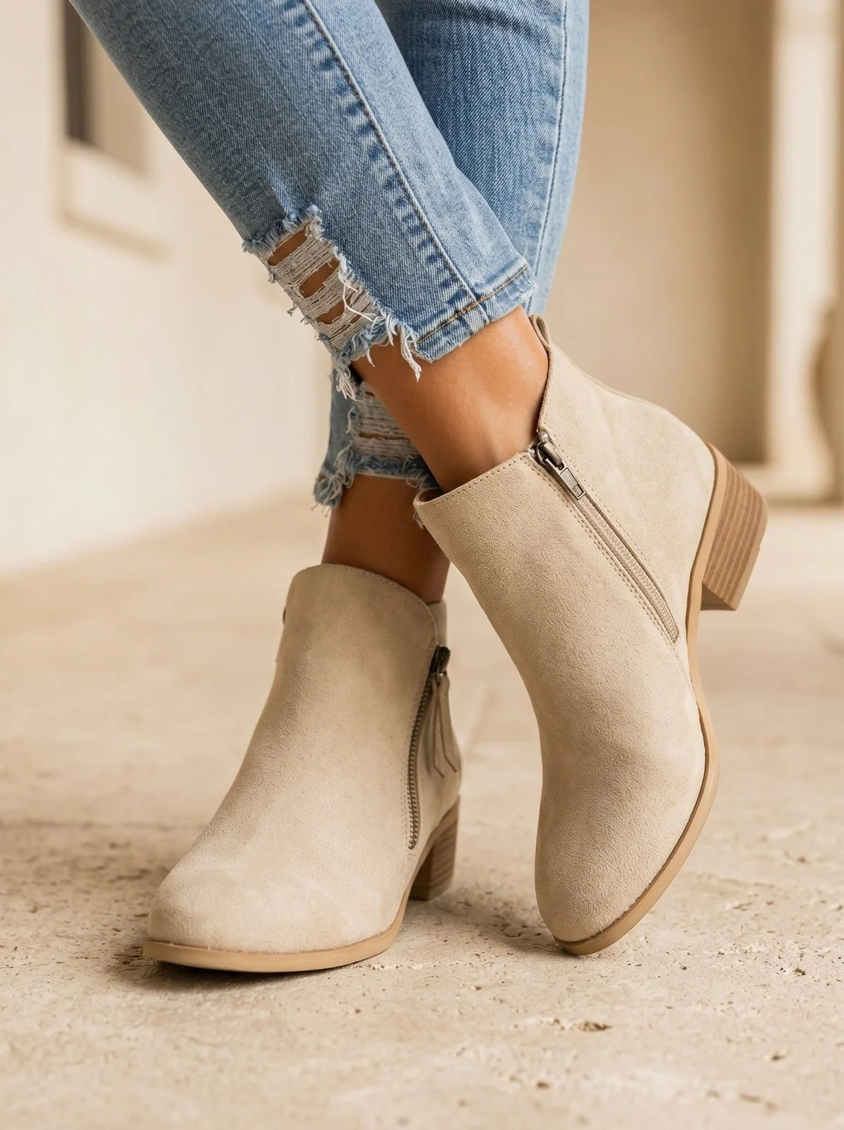 Damen Stiefeletten aus Wildleder mit bequemem Blockabsatz und praktischem Seitenrei?verschluss f��r herbstliche Outfits