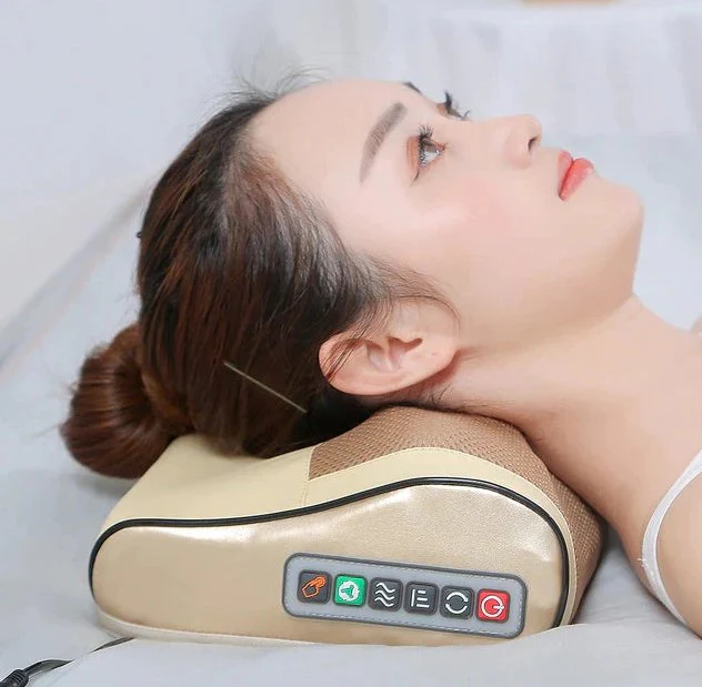 Soothing Pillow | Kneed stress weg met dit innovatieve nekmassagekussen!
