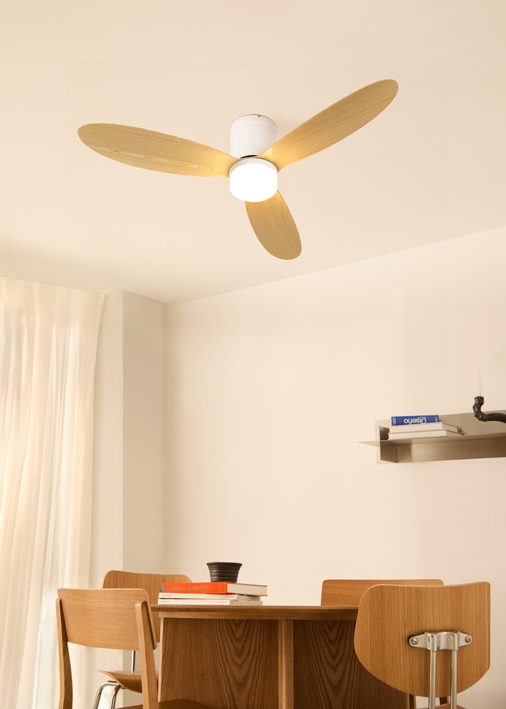 CREATE / WIND LITE/Ventilateur de plafond avec lumière en bois clair avec Wifi et télécommande / 40W, Silencieux, Ø132 cm, 6 vitesses, programmable, fonction été-hiver, lumière LED 3 températures