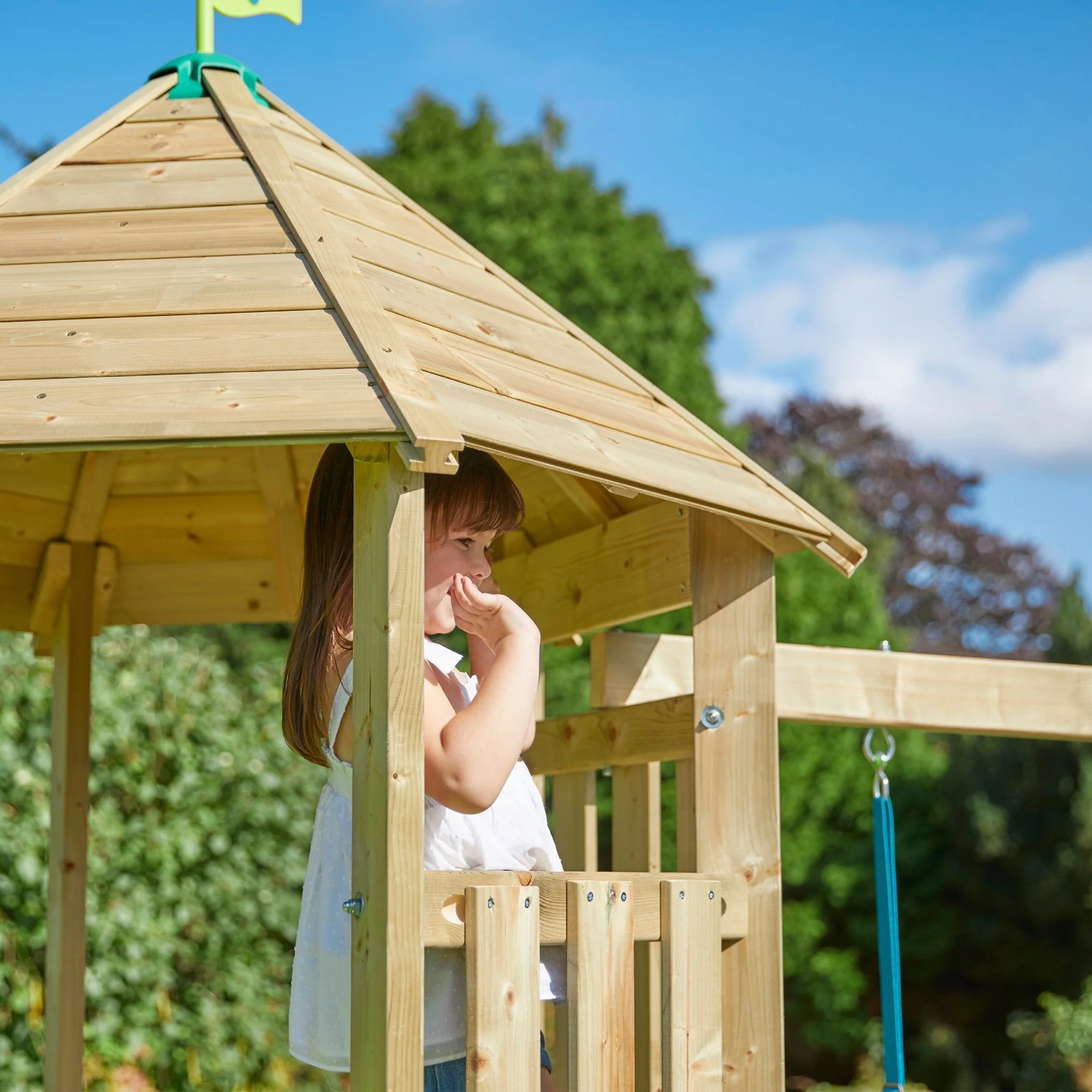 TP Castlewood Ludlow Houten Klimrek met Enkele Schommel en Glijbaan ?C FSC? gecertificeerd