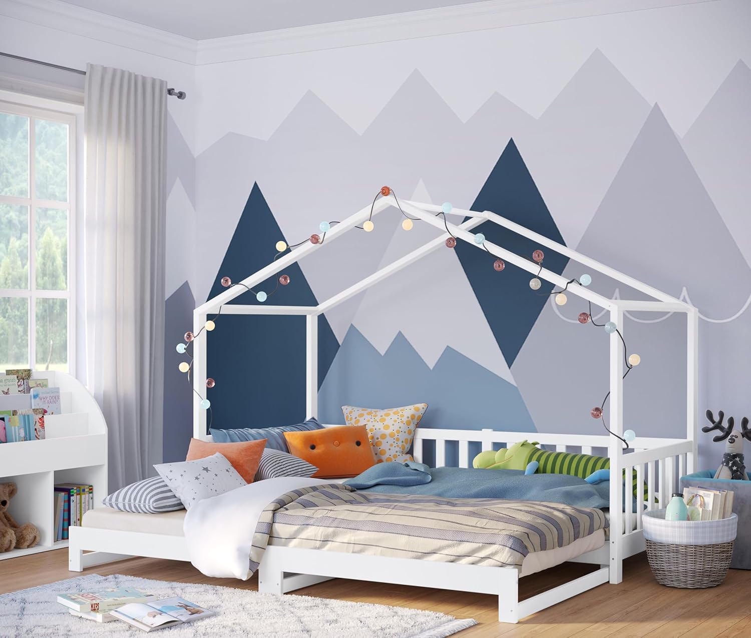 Bellabino Kinderbett Bia 140x200 cm, Hausbett Kinder inkl. Rausfallschutz und Rolllattenrost, Montessori Bodenbett weiß aus Massivholz Kiefer