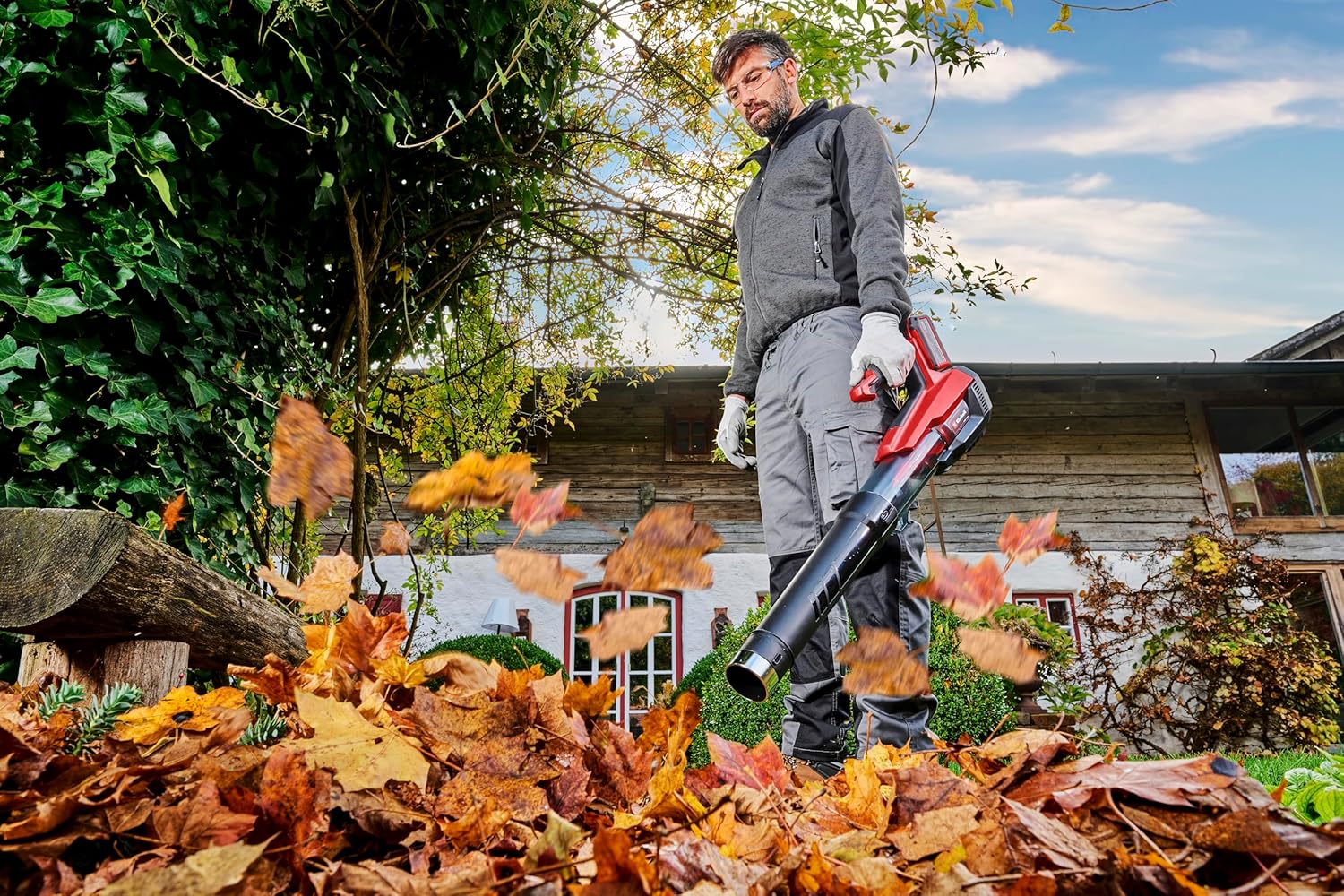 Einhell Akku-Laubbläser GP-LB 18/200 Li E Power X-Change (18V, Brushless, Drehzahlregulierung, Axialgebläse-Technologie, inkl. 4,0 Ah Akku und Ladegerät)