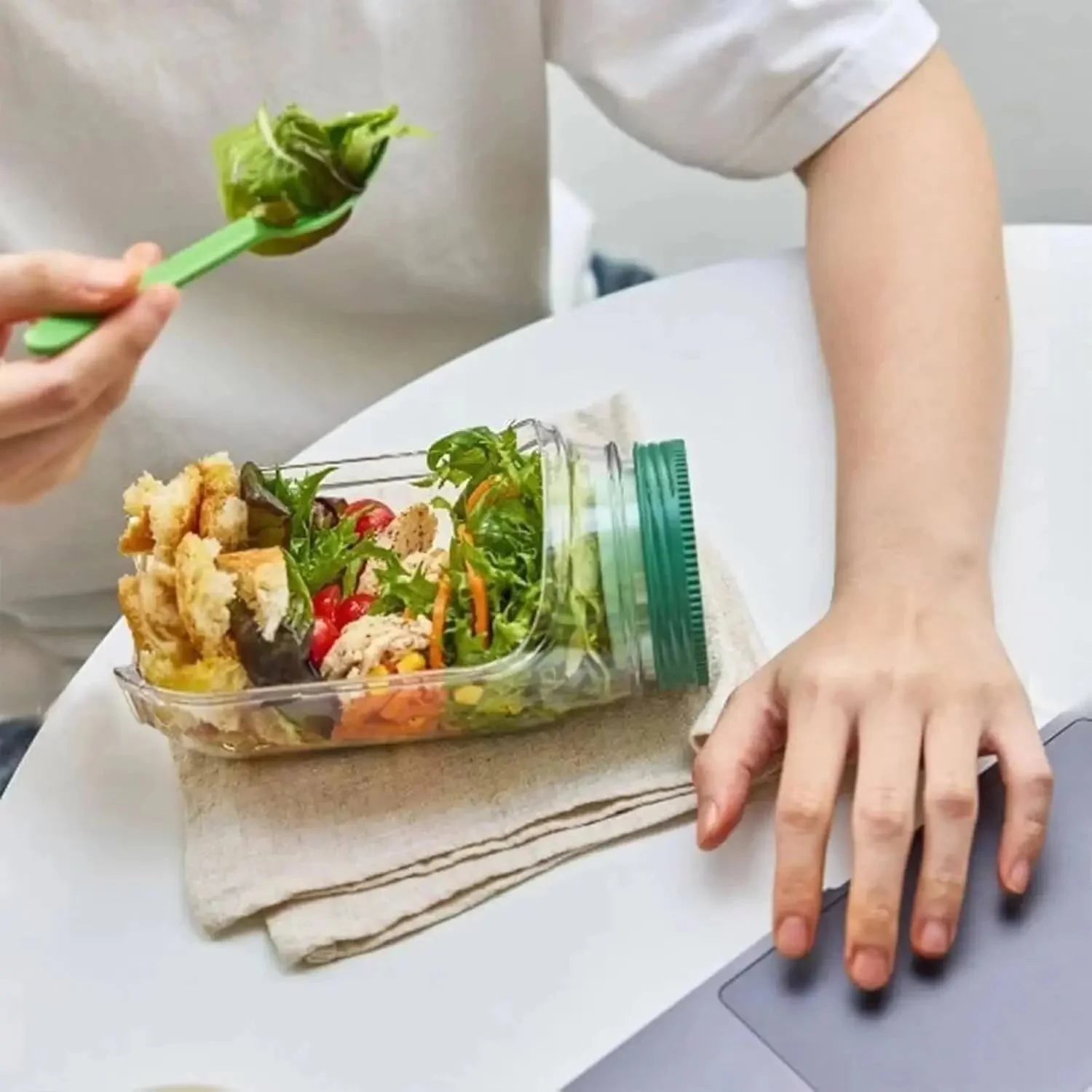 Auslaufsichere Salatbox To-Go mit Deckel | BPA-freier Lunchbox Becher für Büro & Schule | Praktischer Salatbecher für unterwegs