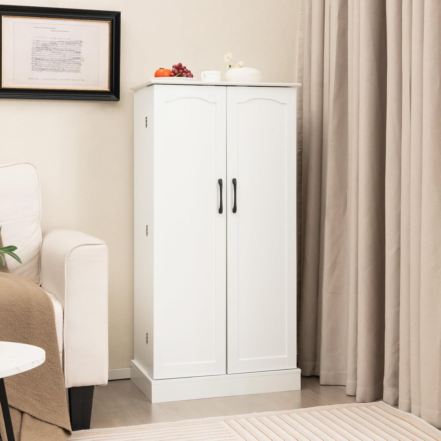 GOPLUS Vorratsschrank mit Türen, 120cm hoch Küchenschrank mit verstellbaren Regalen & Metallgriffen, Mehrzweckschrank Aufbewahrungsschrank für Küche, Esszimmer, & Wohnzimmer (Weiß)