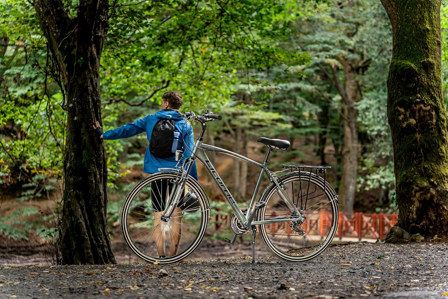 Licorne Bike Premium Trekking Bike in 28