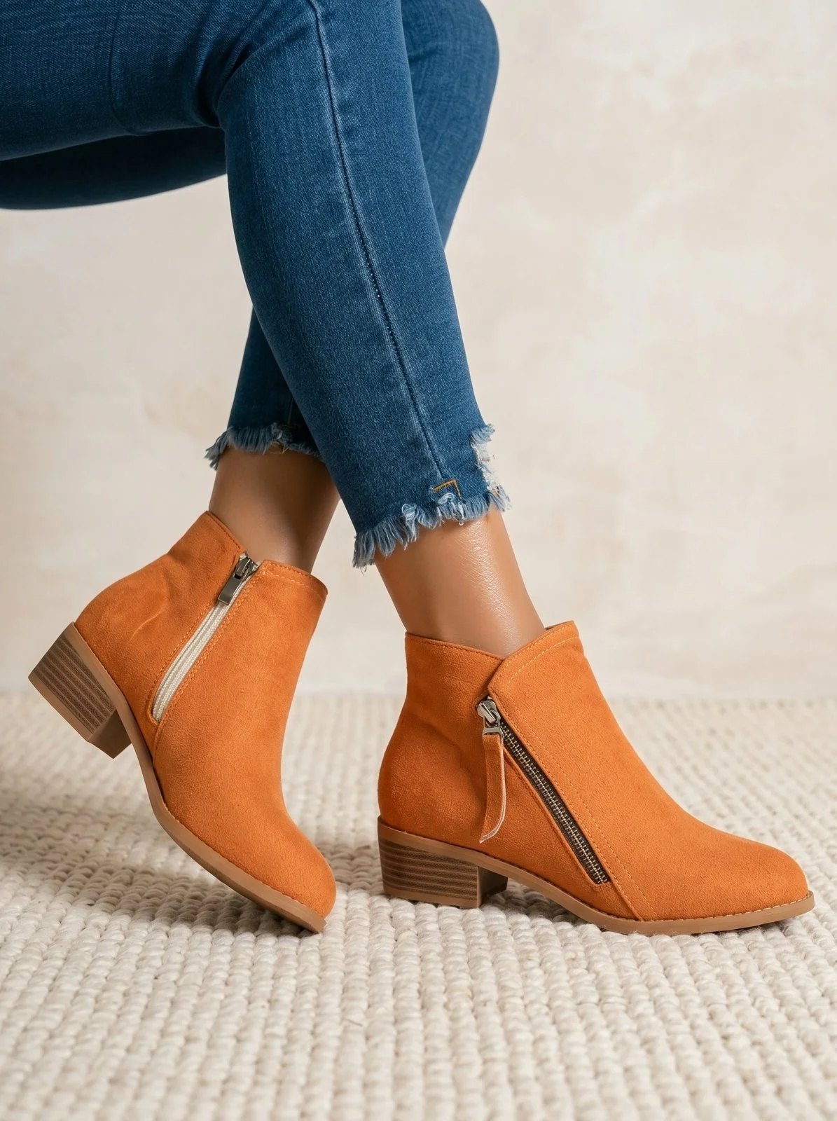 Damen Stiefeletten aus Wildleder mit bequemem Blockabsatz und praktischem Seitenrei?verschluss f��r herbstliche Outfits