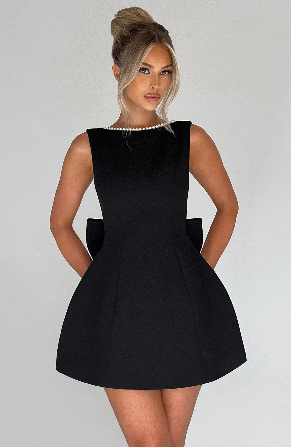 Damen Cocktailkleid Mini | Festliches A-Linien Kleid mit gro?er Schleife und Perlenbesatz | ?rmelloses kurzes Partykleid