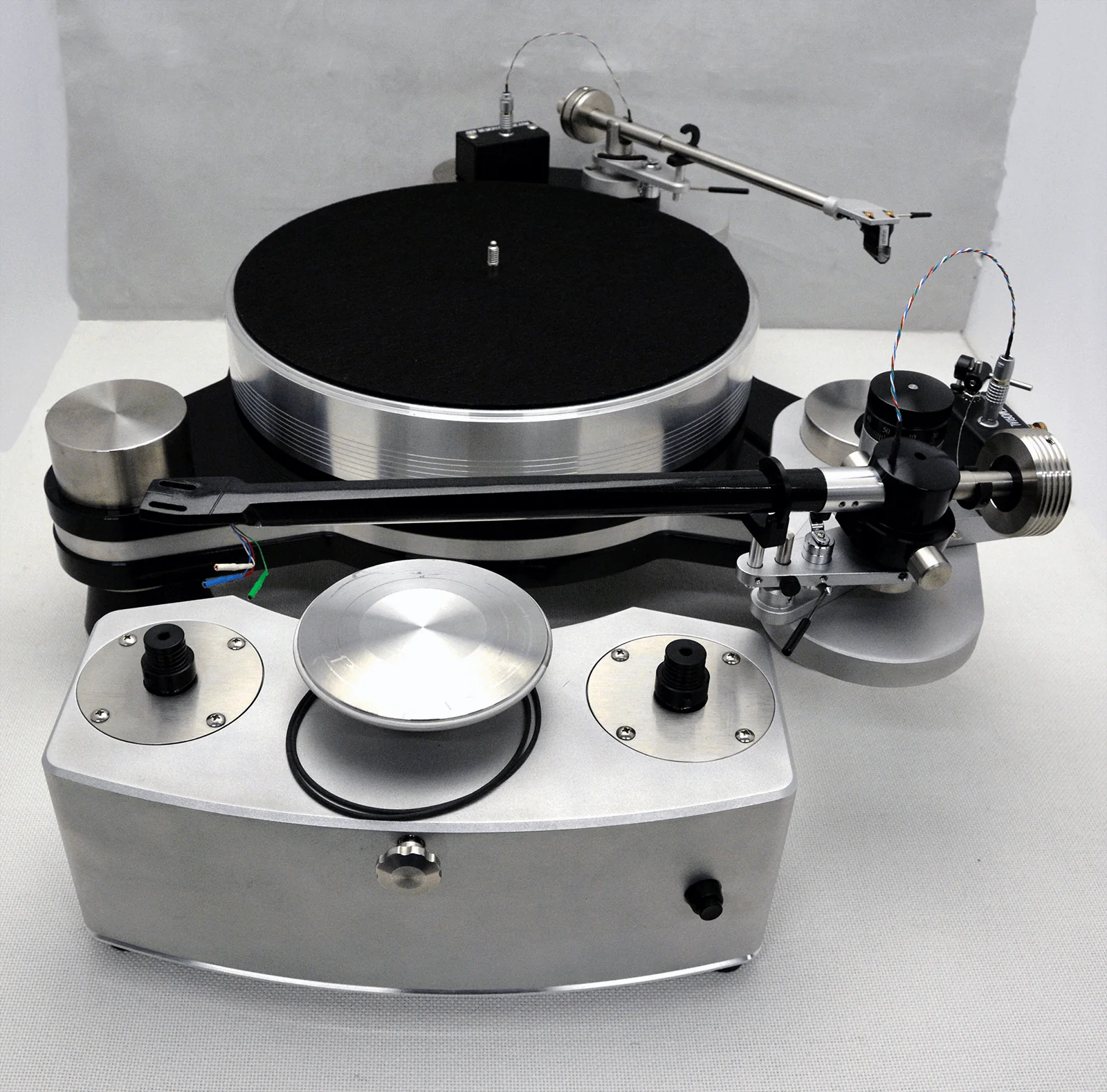 VPI - Avenger Plus Turntable