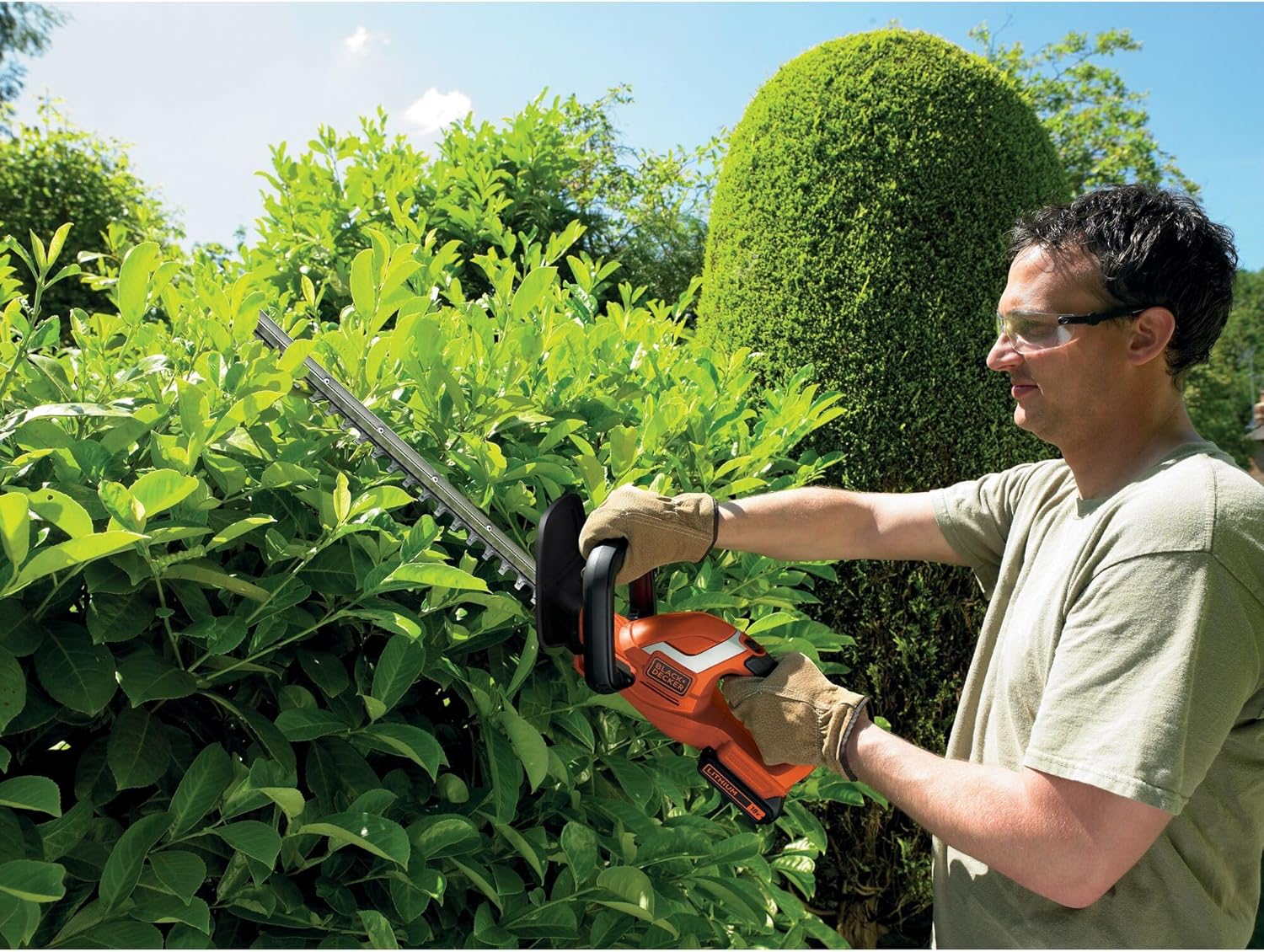 Black+Decker 18 V Akku Heckenschere GTC1845L20 (mit E-Drive Technologie zum Schneiden Harter & Dicker ste sowie mittlerer bis groer Hecken – 18mm Schnittstrke – 18V – 2,6kg leicht)