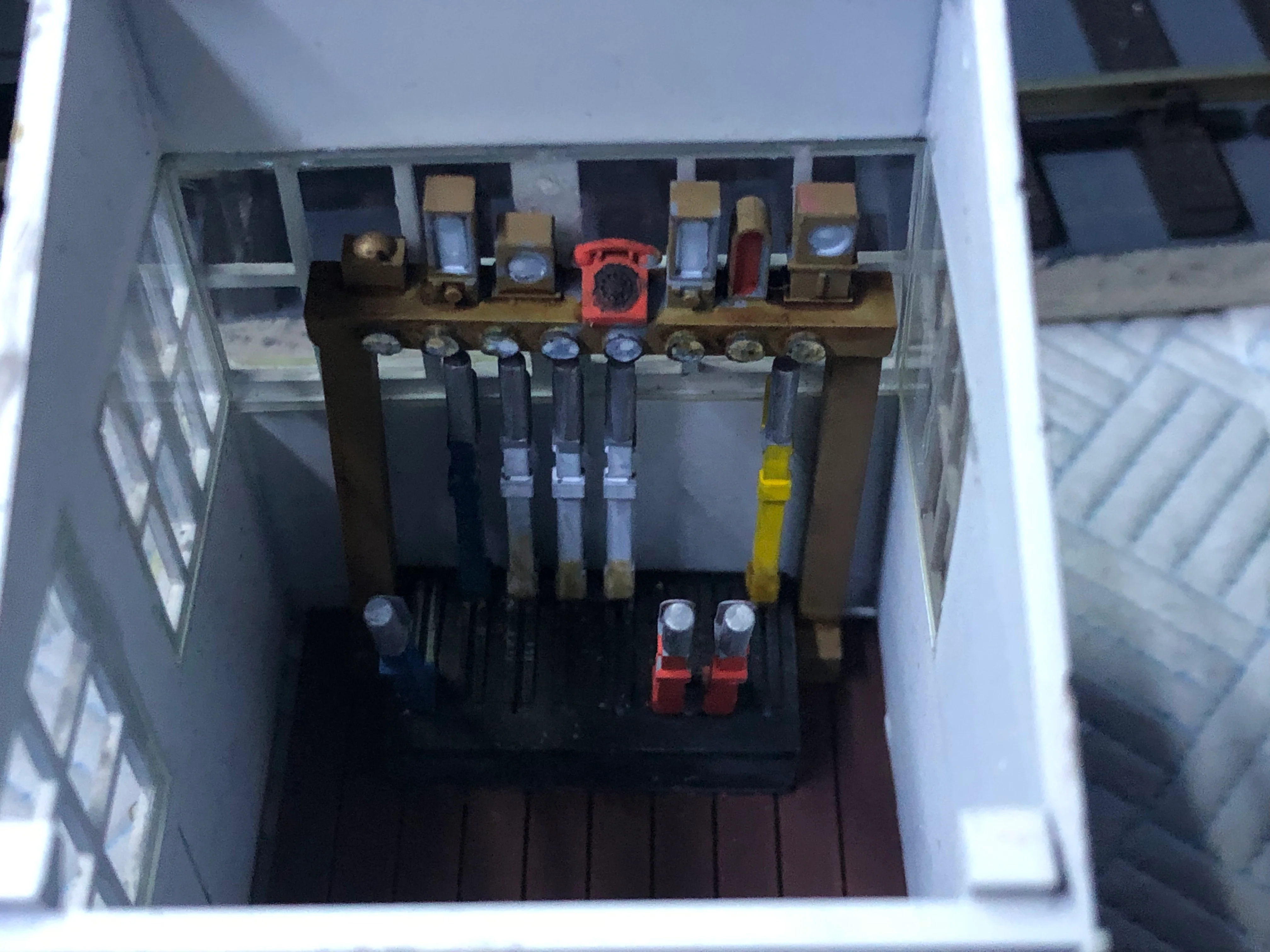 Ground Signal Box Hut with levers and glazing SDR  - NG7 , 7mm , O-16.5