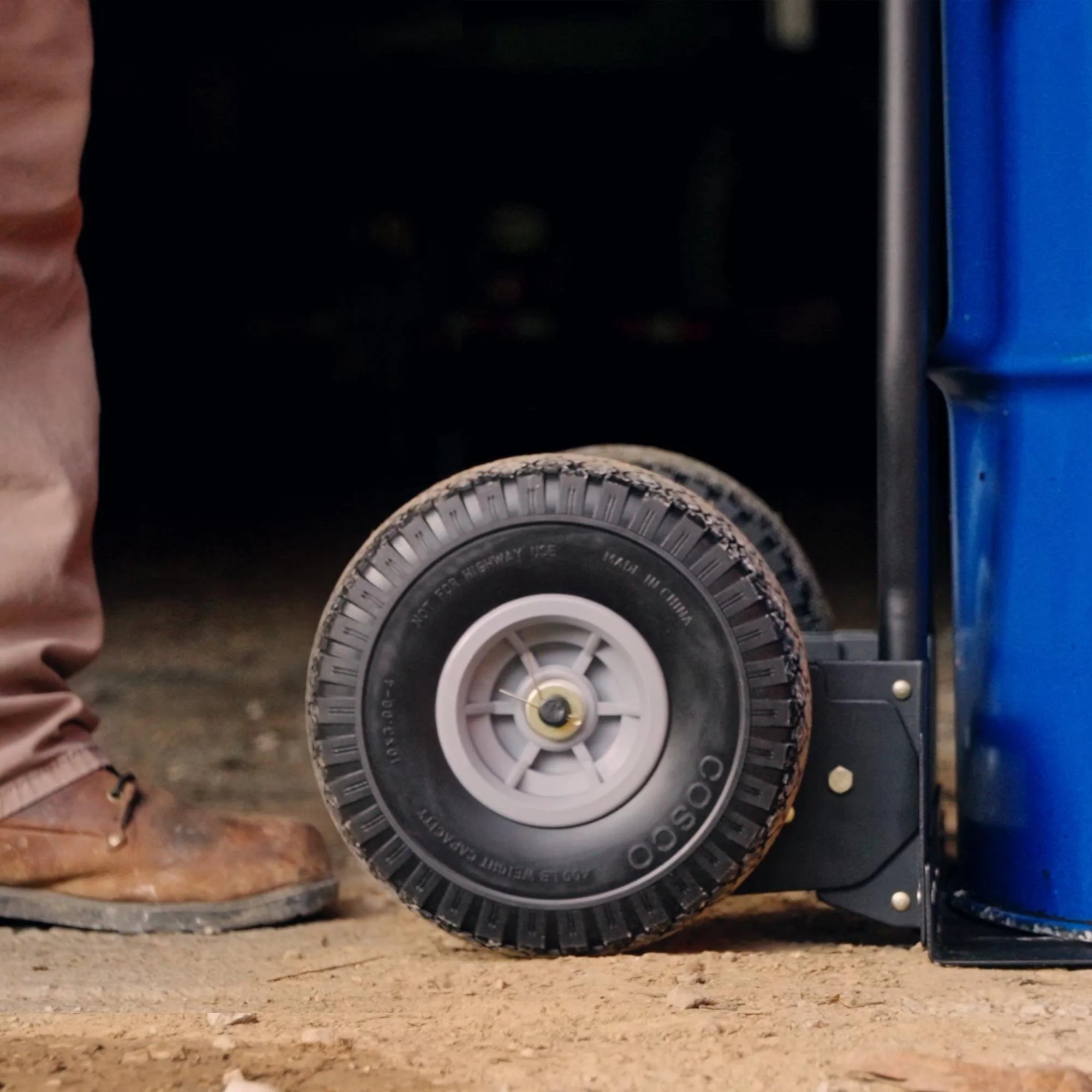 COSCO Load Assist Handkar met P-handgreep en lekvrije wielen, draagvermogen 800 lb