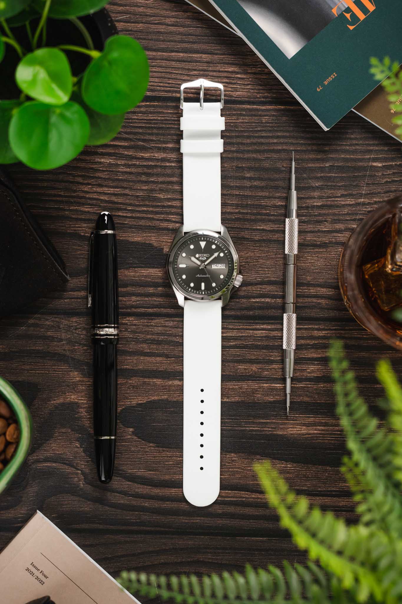 Hirsch SCANDIC Calf Leather Watch Strap in WHITE