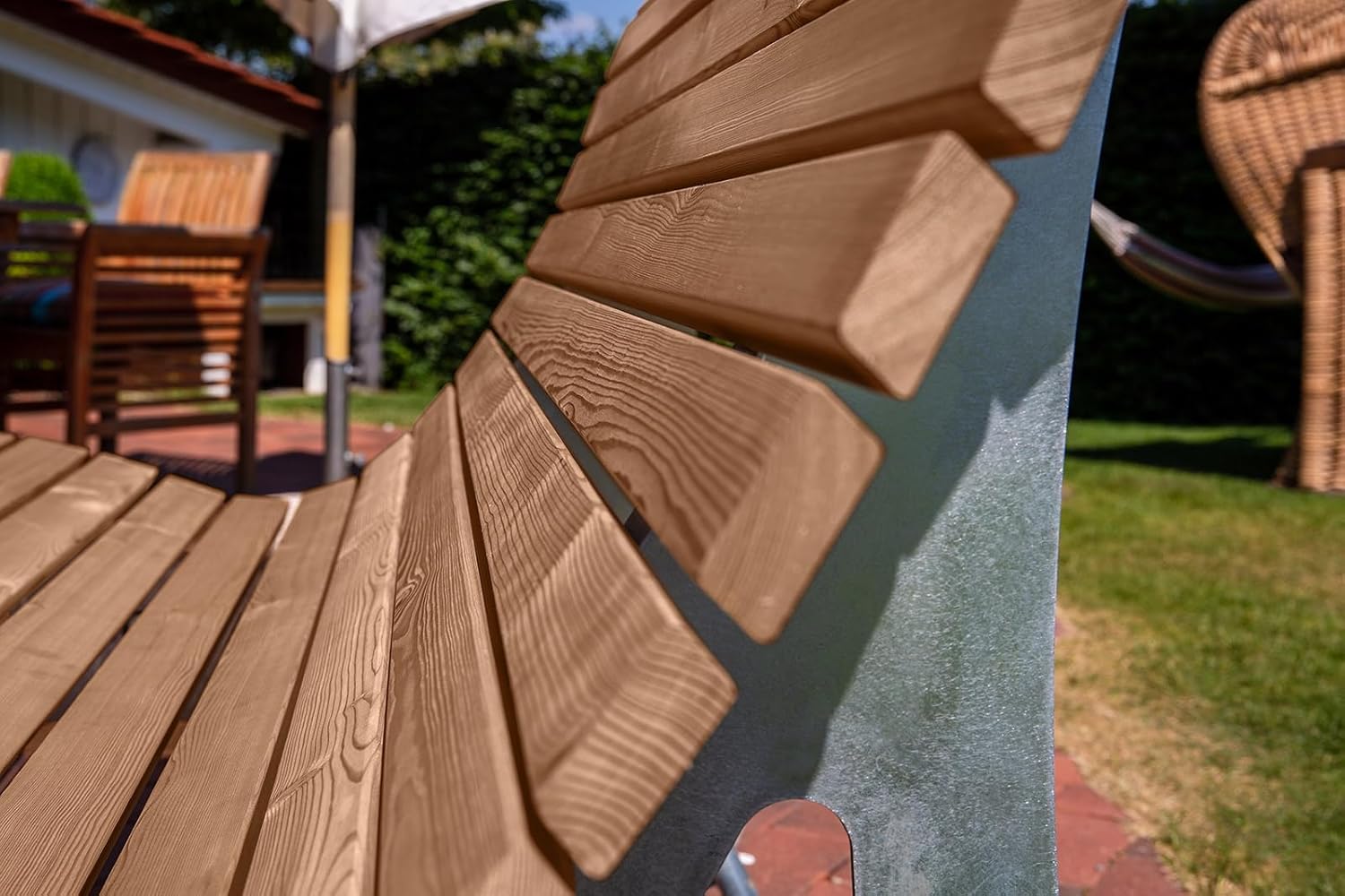Waldsofa Classic, Thermokiefer, für 2-3 Personen, Sonnenliege, Außenliege, Wellenliege, Relaxliege, Holzliege für den Garten, feuerverzinkt
