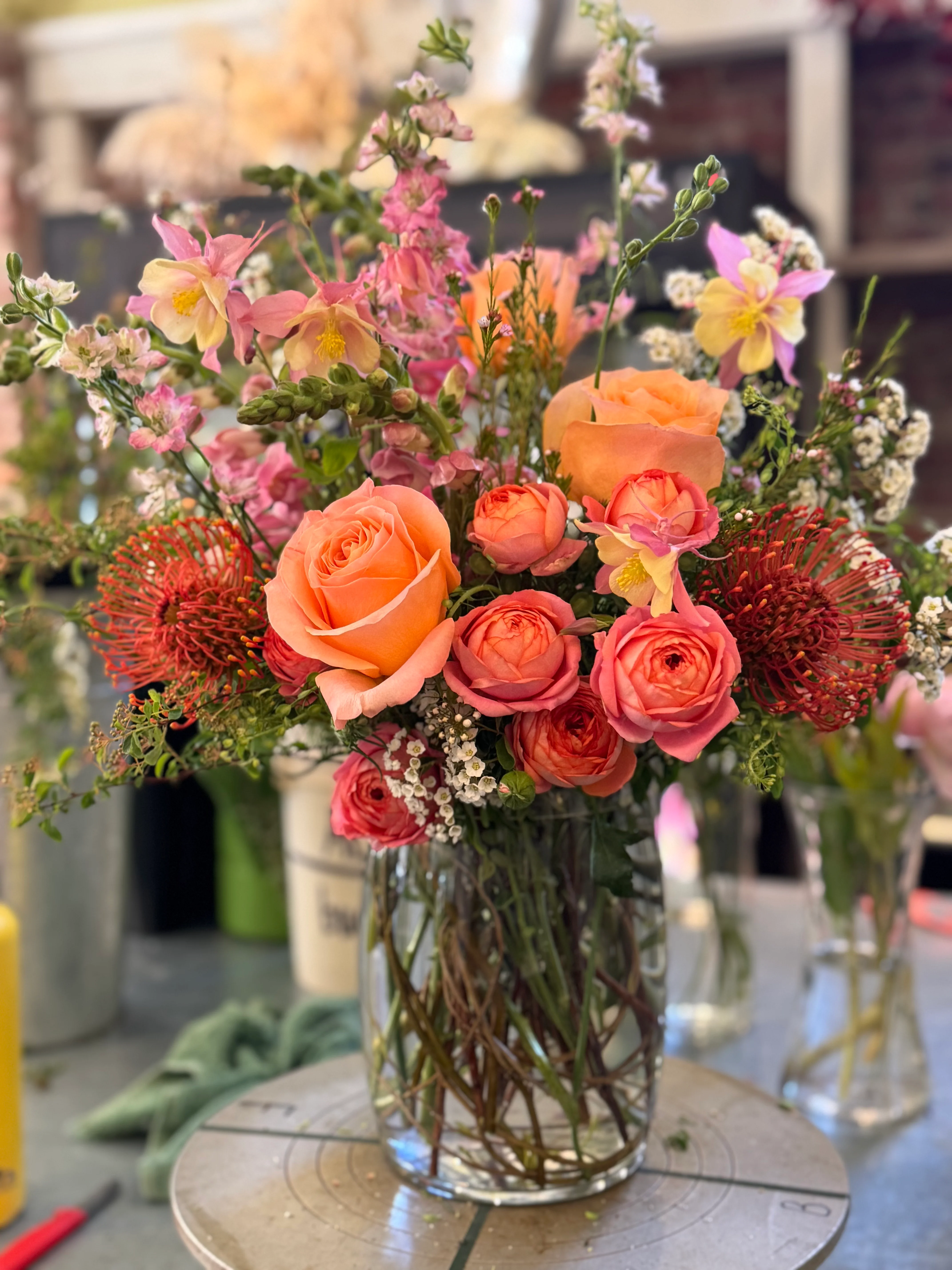La Vie en rose - Seasonal Pink Floral Arrangement