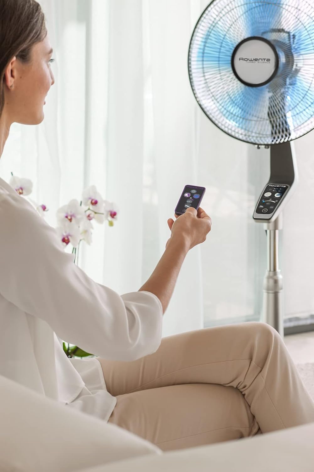 Rowenta VU5670F0 Ventilateur sur Pied Turbo avec Télécommande Silence Extrême 40 cm Silencieux Minuterie Oscillation 5 Vitesses 70W Ventilation Gris et Noir