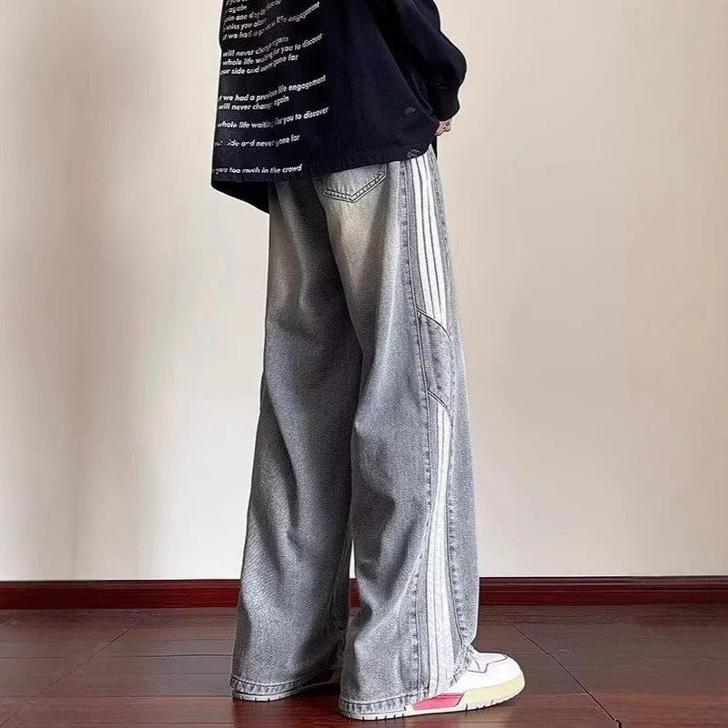 Lockere, l?ssige Herren-Hose mit weitem Bein