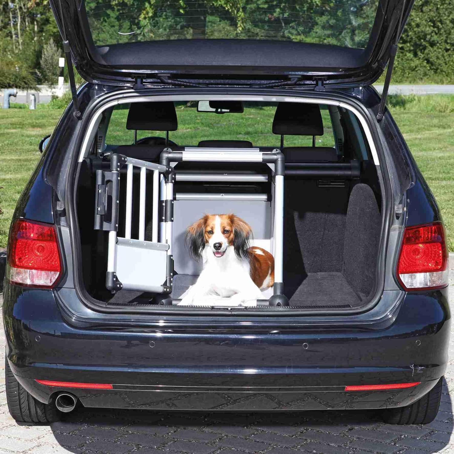TRIXIE Hunde-Transportbox, Aluminium, L: 92 x 64 x 78 cm, grafit, rutschfste Liegematte, Klettleiste am Boden, Sicherheitsverschluss, stabil und geruscharm, hochgeschlossene Wnde - 39338