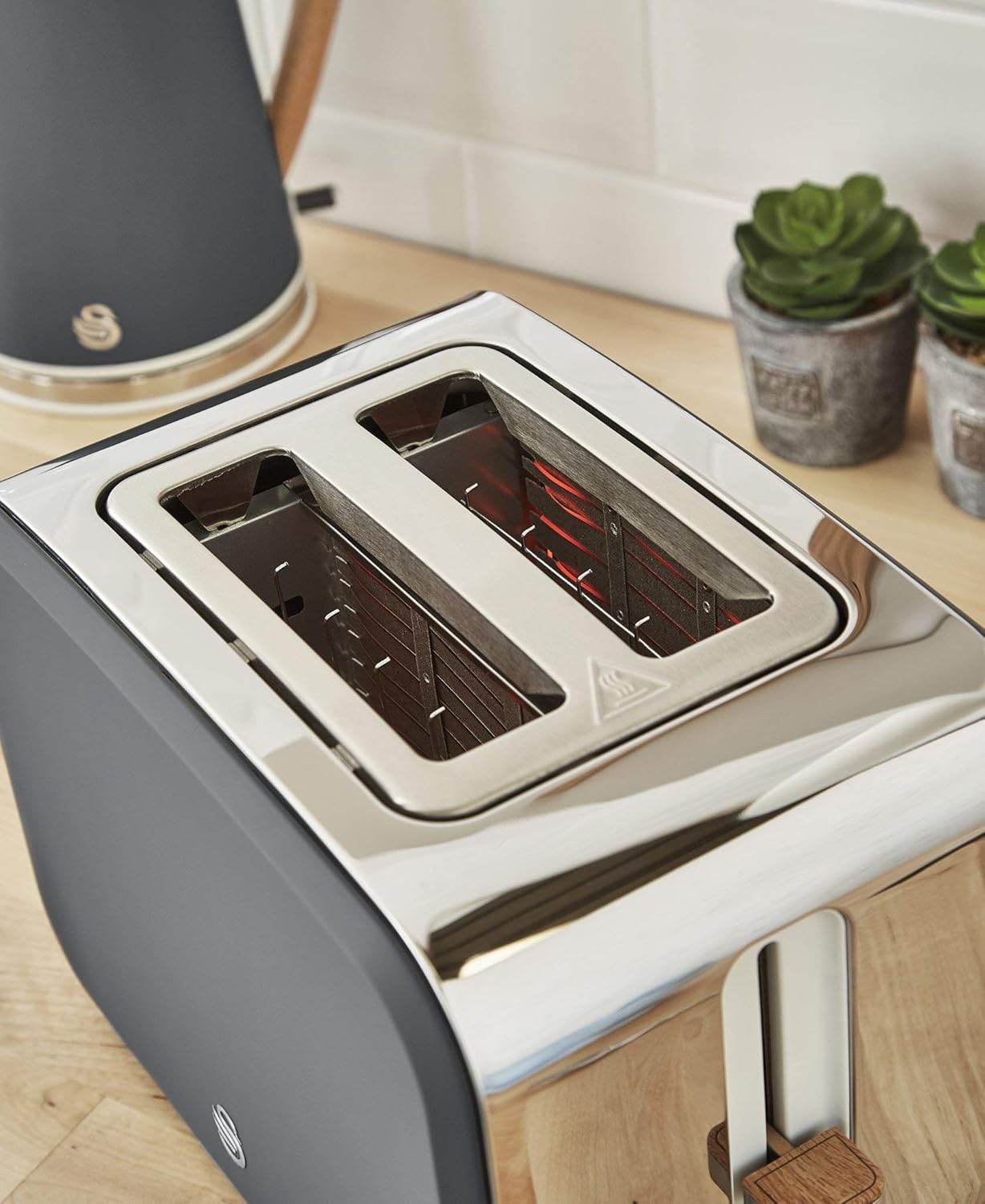 Swan Nordic Frühstücksset, Wasserkocher, 1,7 l, 2200 W, Breitschlitz-Toaster, 2 Scheiben, digitale Mikrowelle 20 l, modernes Design, Holzoptik, grau