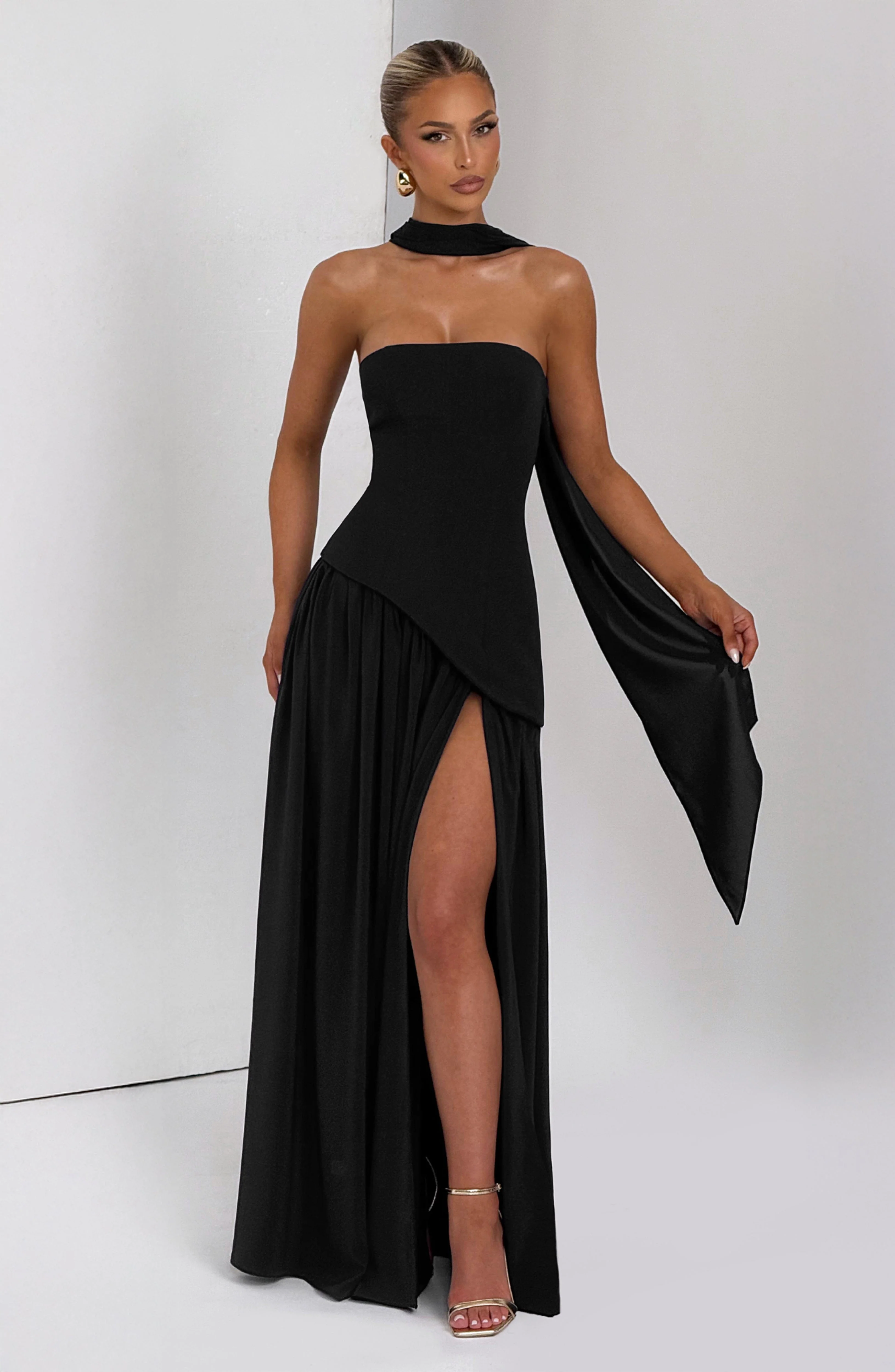 Tr?gerloses Maxikleid mit Beinschlitz f��r Hochzeitsg?ste
