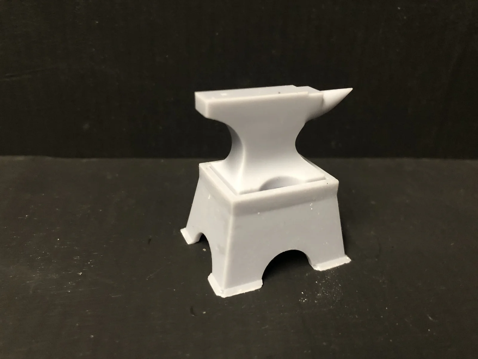 GN15 ,G scale Anvil and Base for workshop or farriers