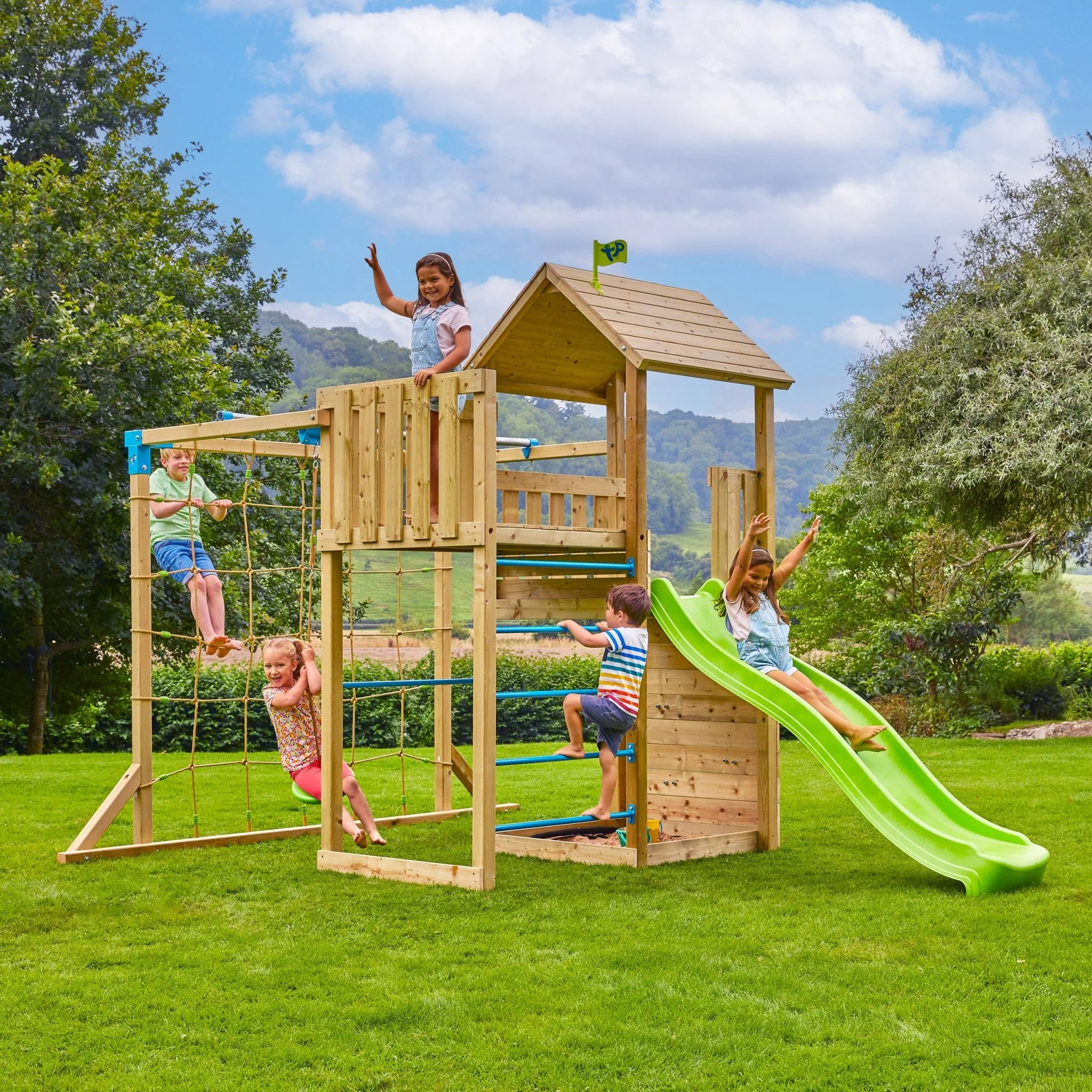 TP Skywood Houten Klimtoren met Golvenglijbaan, Sky Deck, Skyline & Flying Fox Add-on �C FSC? gecertificeerd