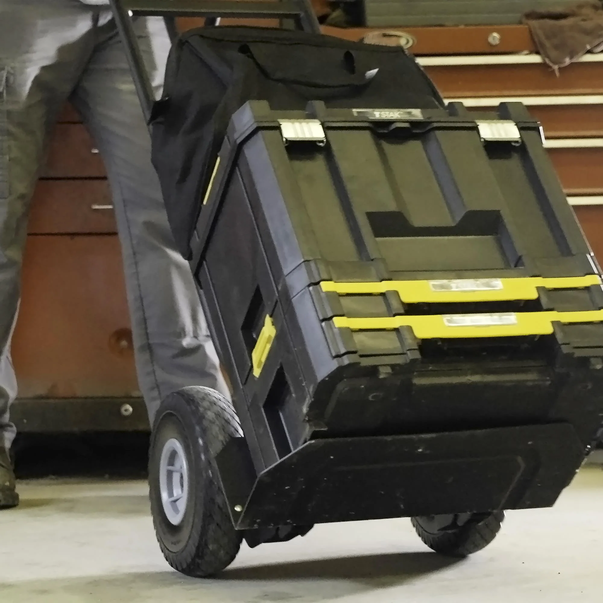 COSCO Load Assist Handkar met P-handgreep en lekvrije wielen, draagvermogen 800 lb