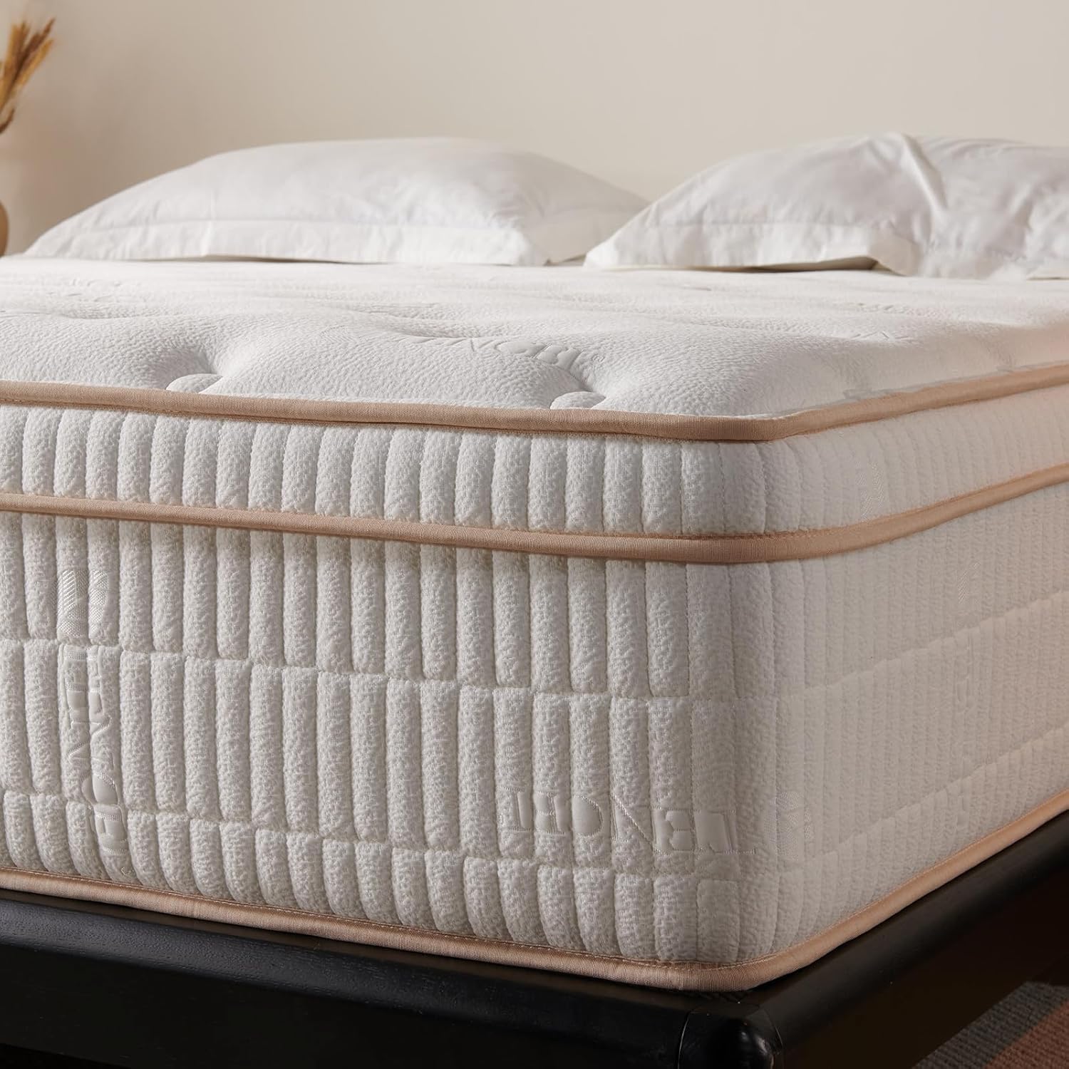 14-inch queen-size hybrid mattress with cooling gel memory foam and zoned pocket springs