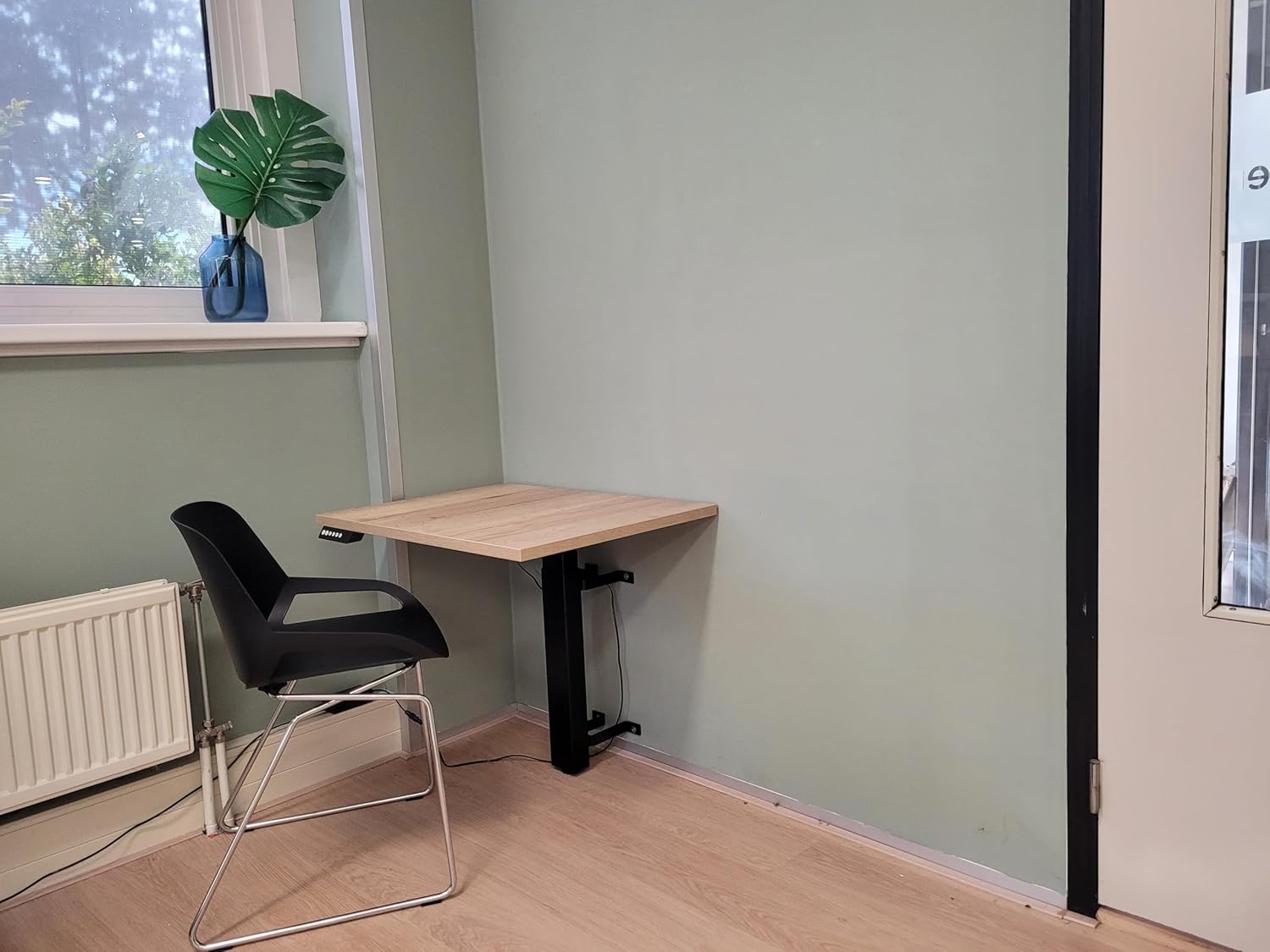 WallDesk höhenverstellbarer Wandtisch - Elektrisches Gestell - Höhe 59-125cm - Breite 55cm - Schwarz - Mit Speicherfunktion