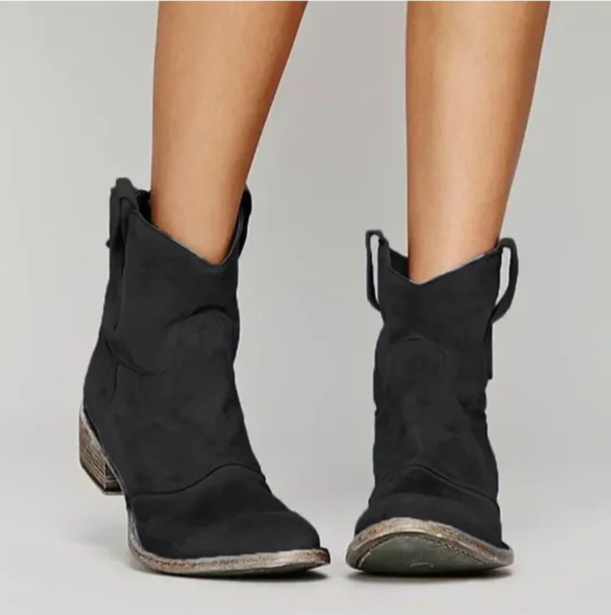 Elegante Wildleder-Westernstiefel f��r einen stilvollen Look