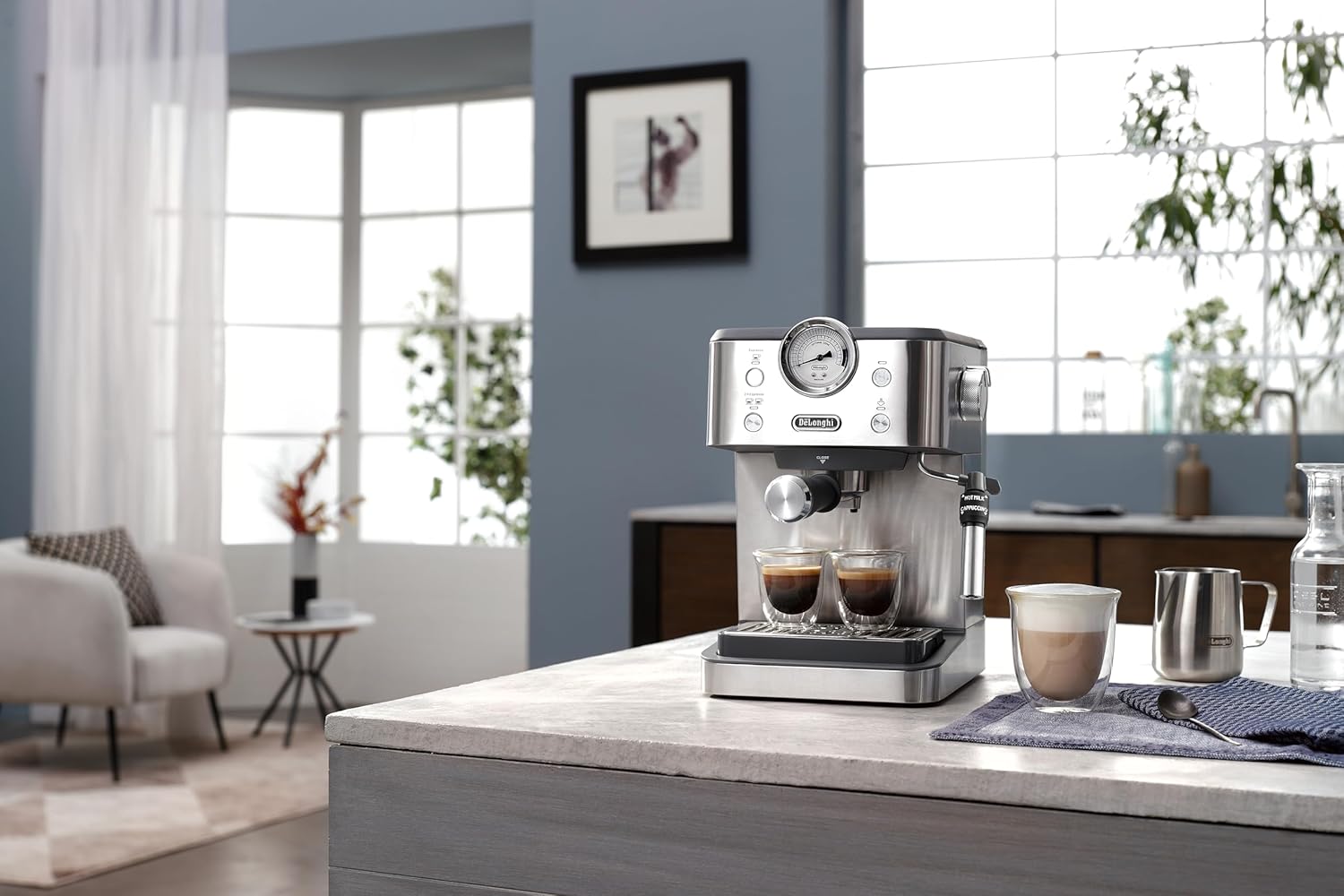 De'Longhi Siebträgermaschine Linea Classic EM450.M, Espressomaschine mit professionellem Milchaufschäumer, Vollmetallgehäuse, 15 Bar, 1,7 l Wassertank, Edelstahl/Metall