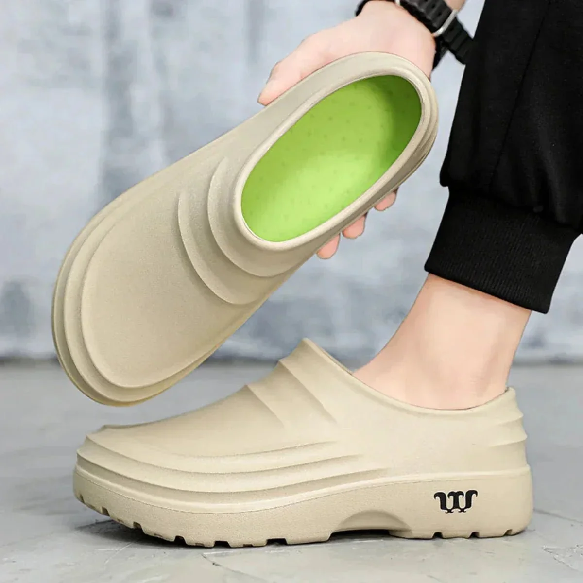 Wasserfeste Slip-On Clogs mit gepolsterter Sohle